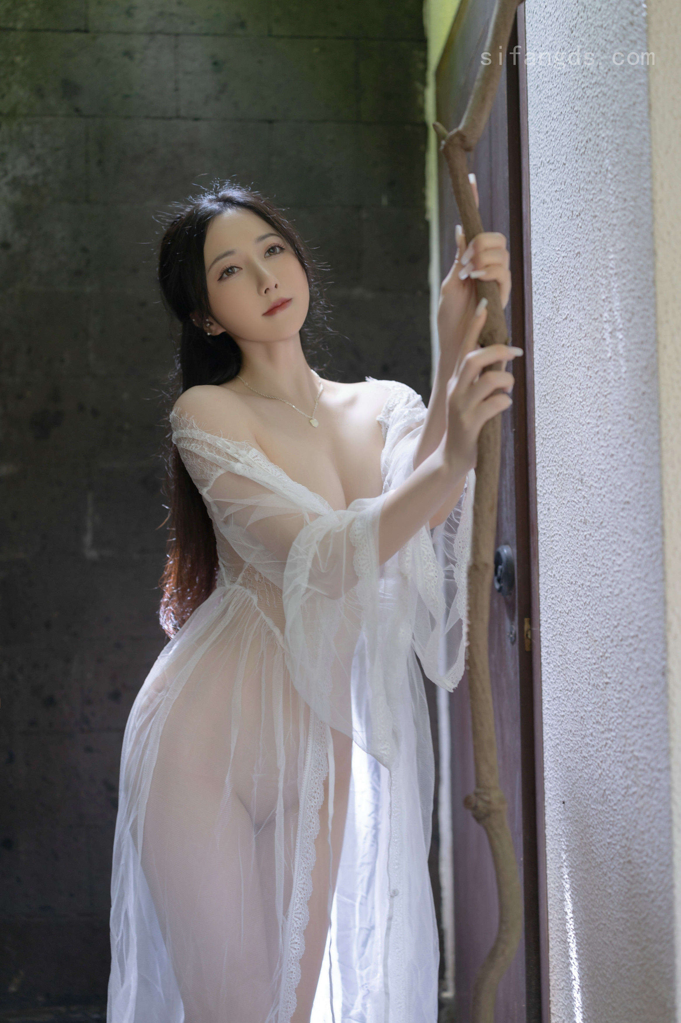 日本萌妹子桂木澪迷人爆乳写真秒杀宅男图片