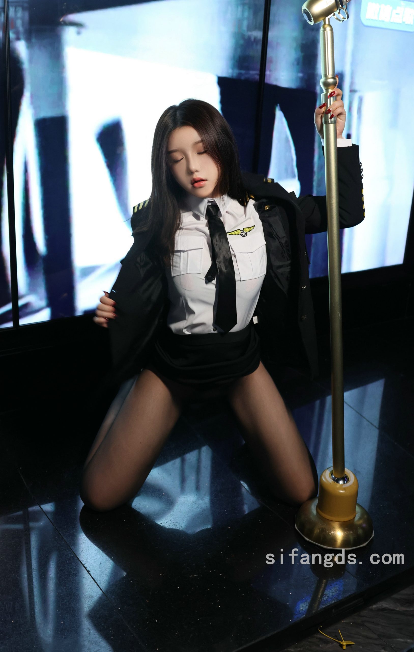 亚洲撩人嫩模徐微微全裸真人女性露p毛的高清图片(30)