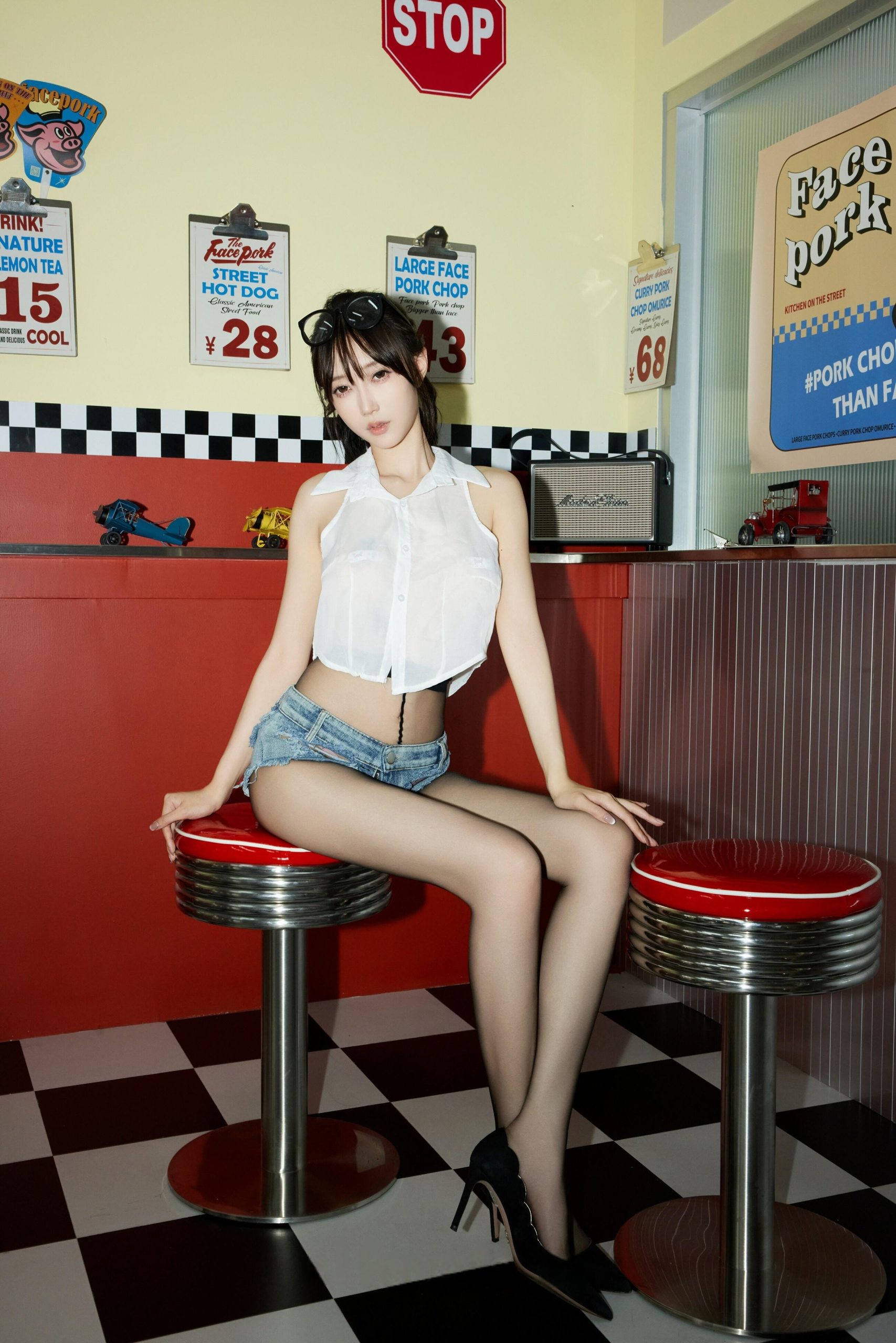 推女郎妖姬美女哈尼宝宝大尺度真空美乳撸管长腿私房艺术照 - 露臉高顏值大學美女