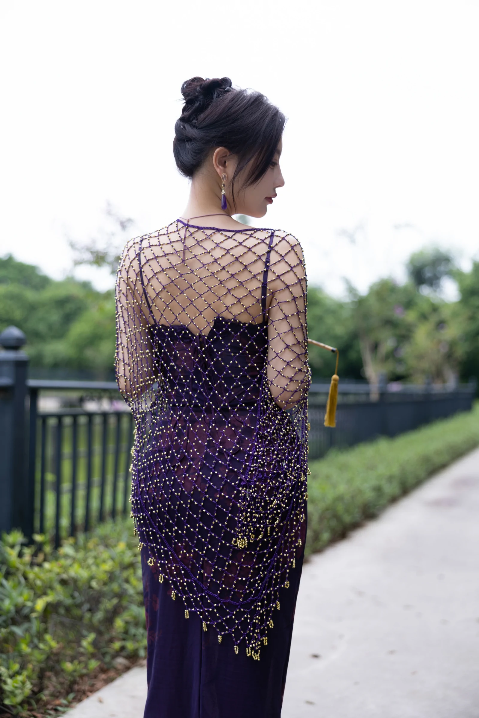 尤果网巨乳肥臀少妇大尺度情趣内衣奶大B紧17p人体写真