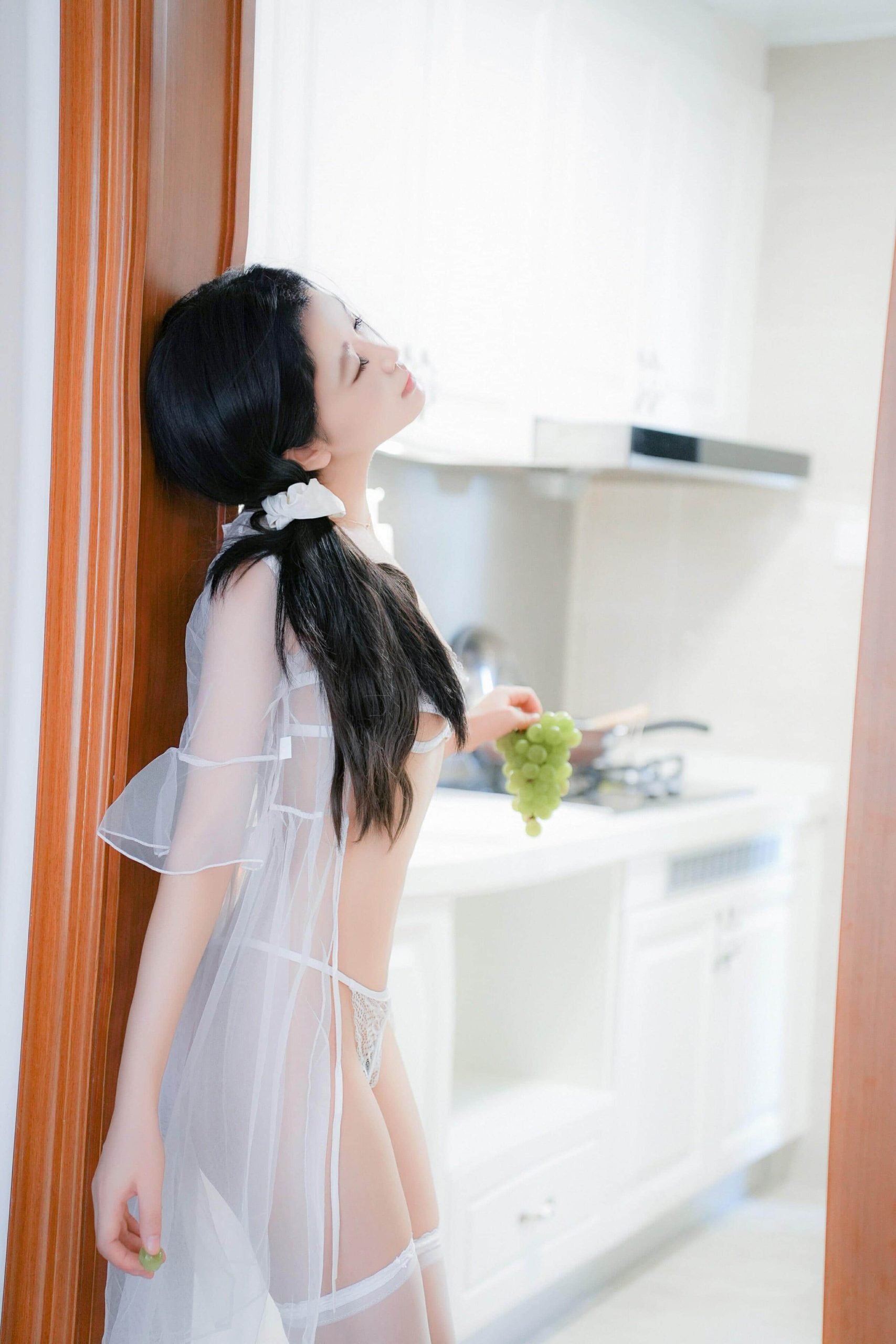 亚洲撩人嫩模徐微微全裸真人女性露p毛的高清图片(30)