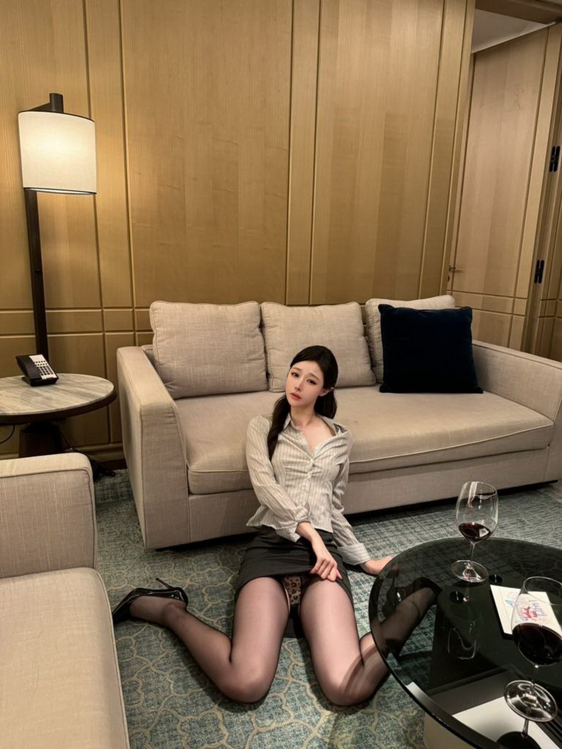 推女郎妖姬美女哈尼宝宝大尺度真空美乳撸管长腿私房艺术照