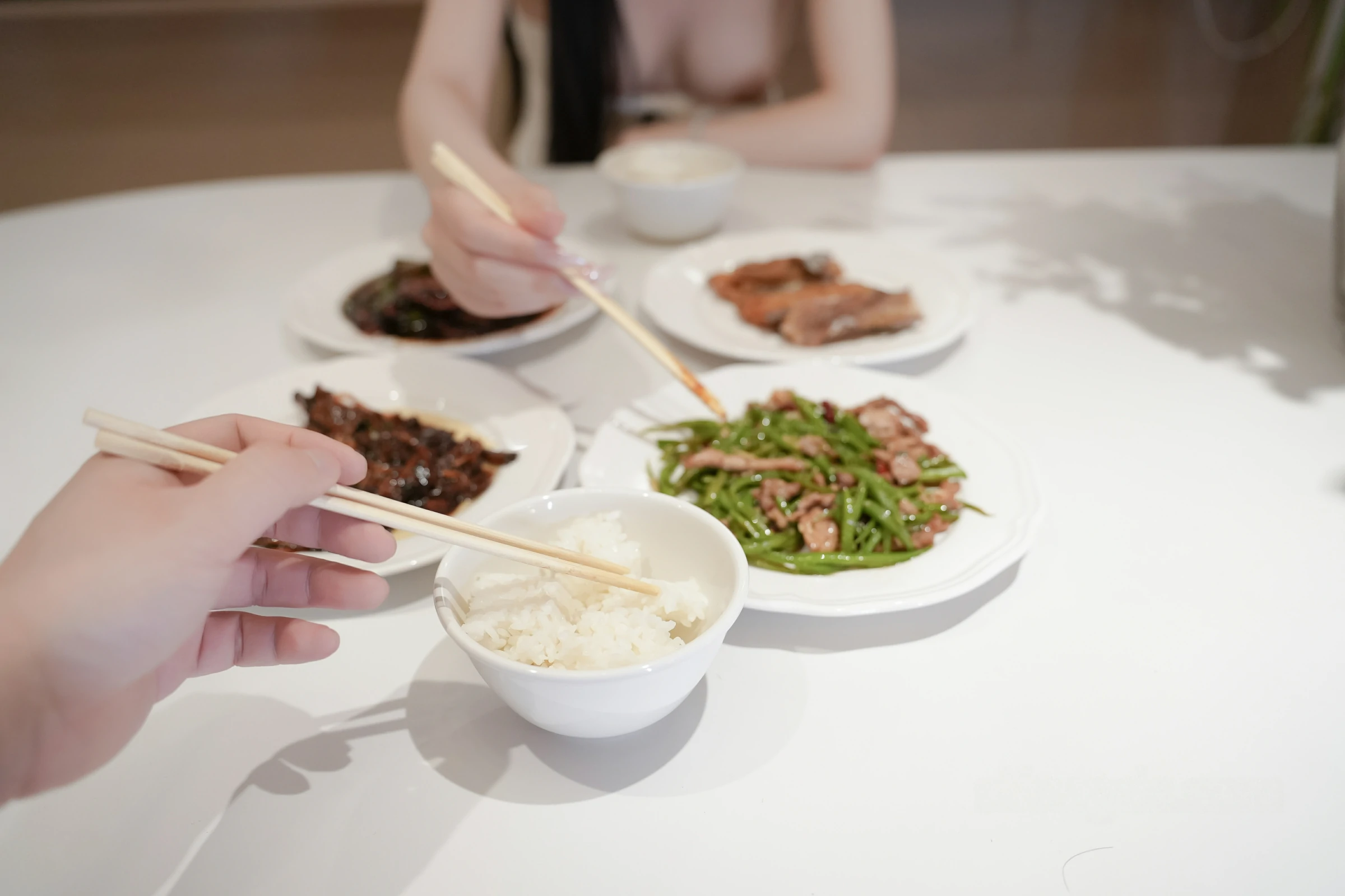 裸体美女艾小青花瓣遮奶气球挡阴赤裸露私密部位图片 - 成人影片颜珛聿