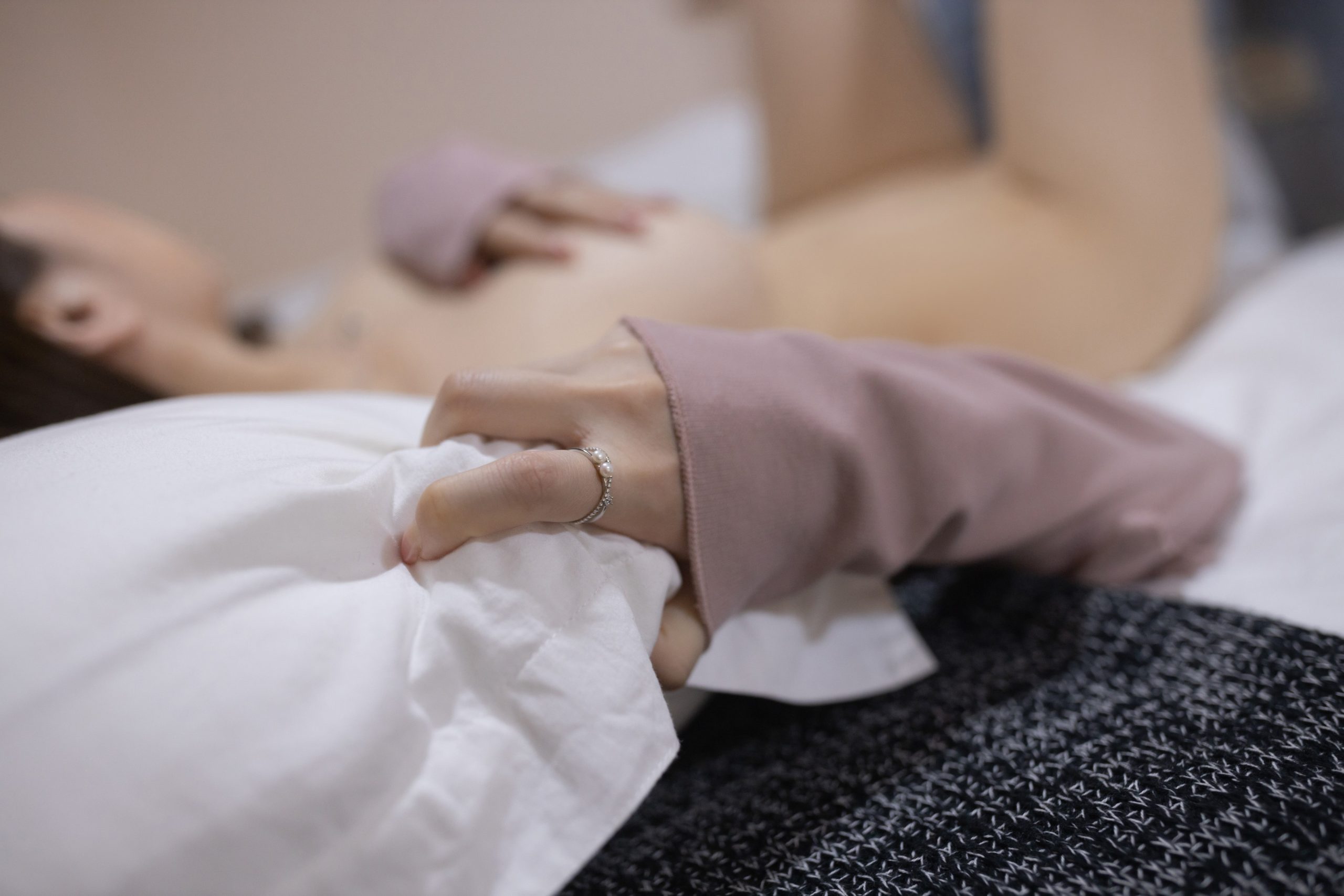 紧身牛仔裤美女完美翘臀漂亮迷人写真