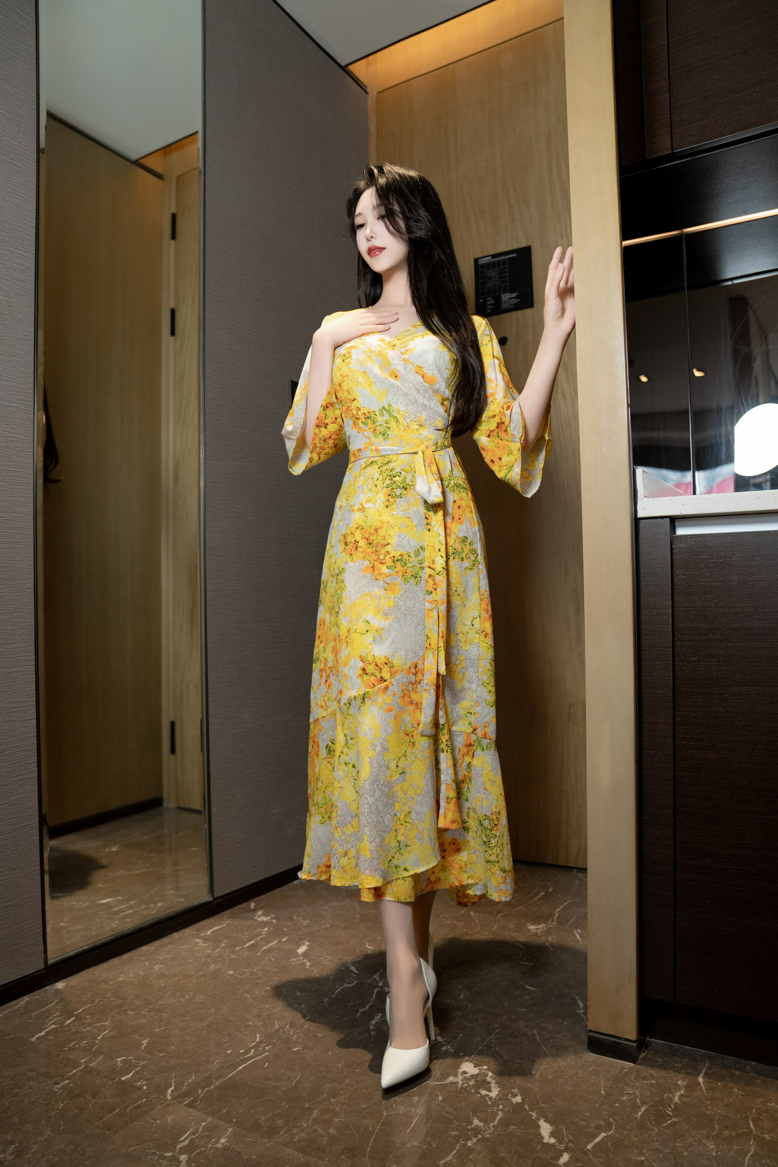 丽柜美束美女南湘baby全裸手遮私处人体艺术写真 - 兽人国产杏吧