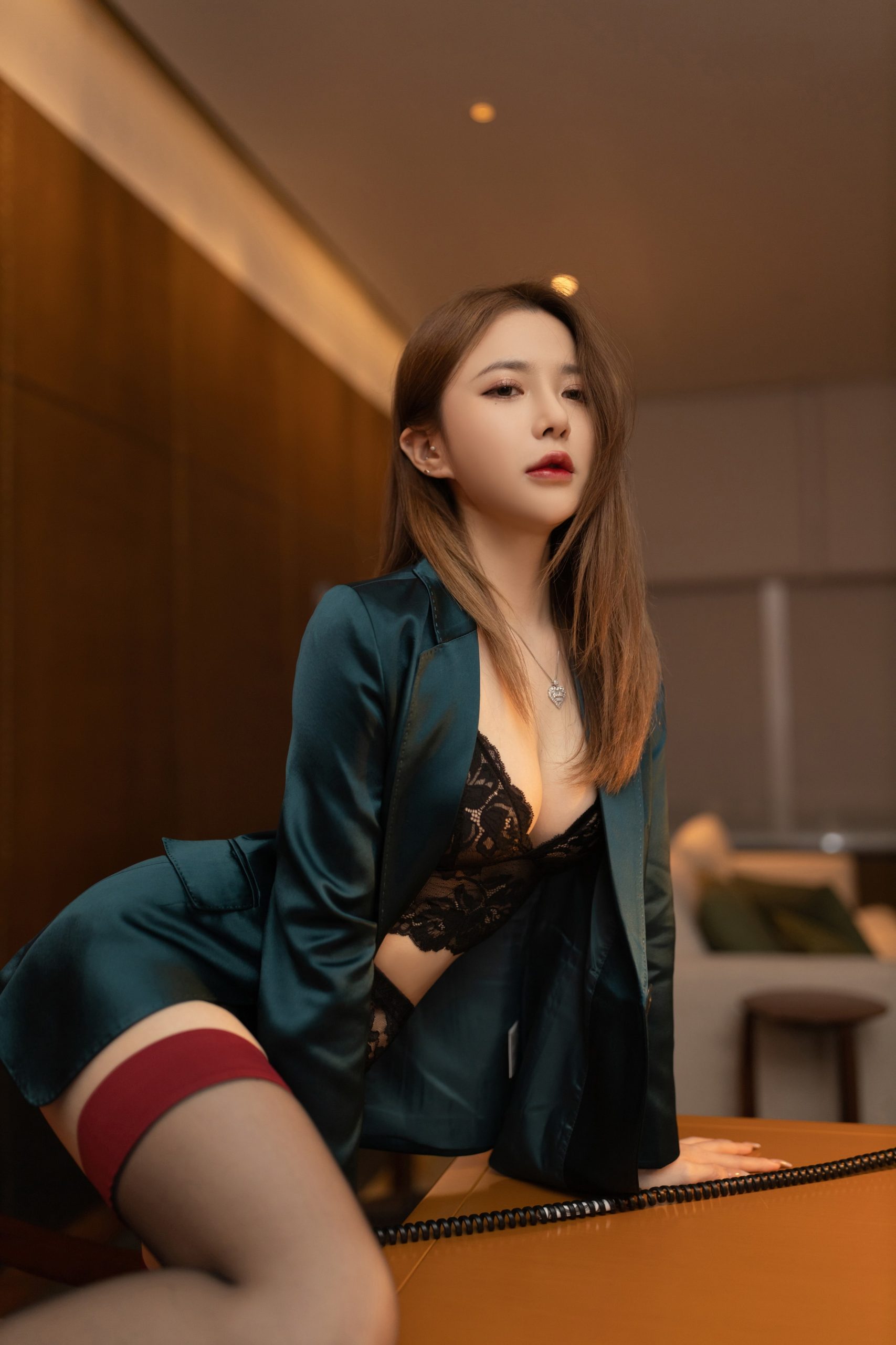 69美女秀场巨乳少妇李雅豪乳内衣细腰肥臀人体图片