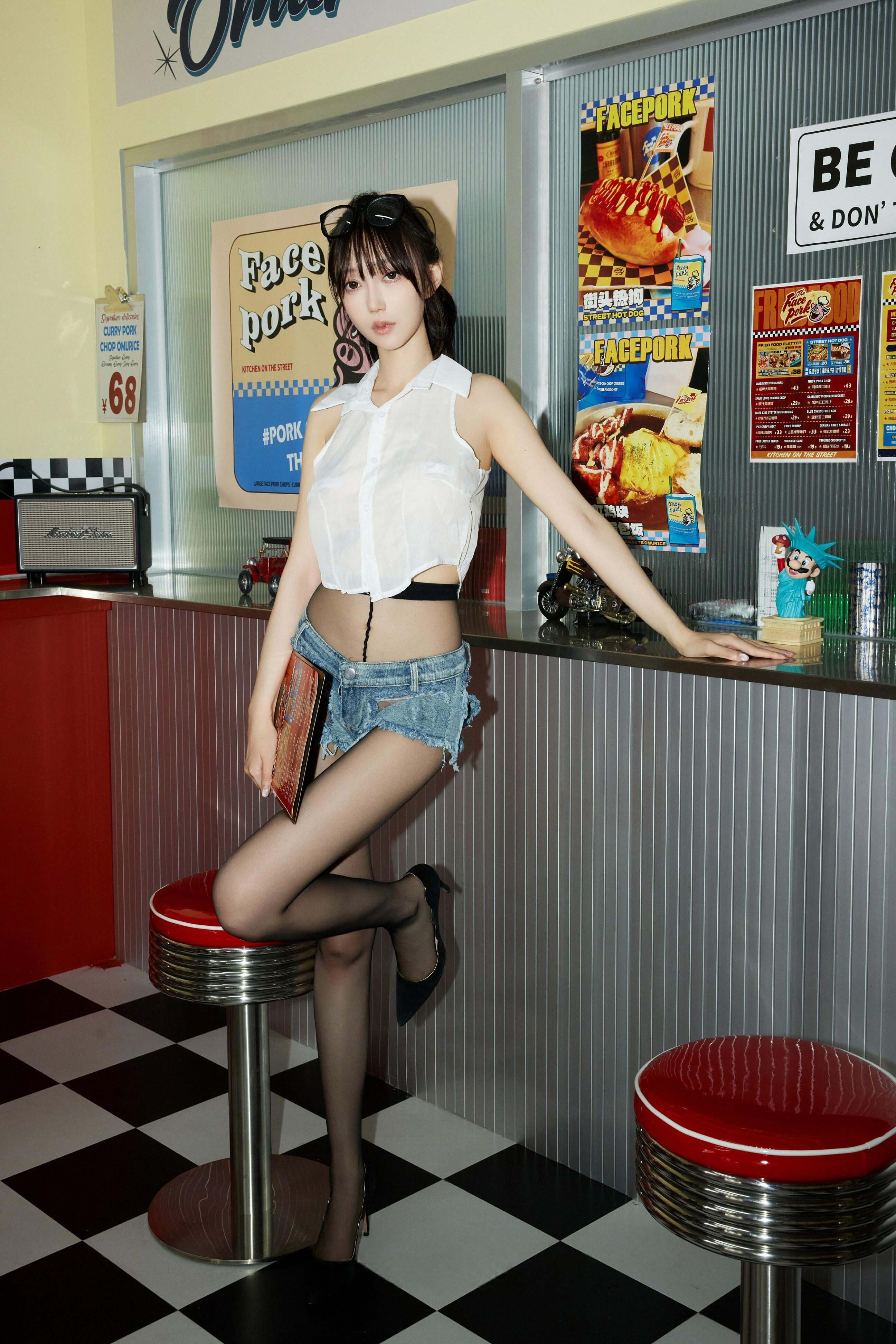 美女被虐吸奶动态图片 - 巨乳正妹珍藏個人性愛視頻未