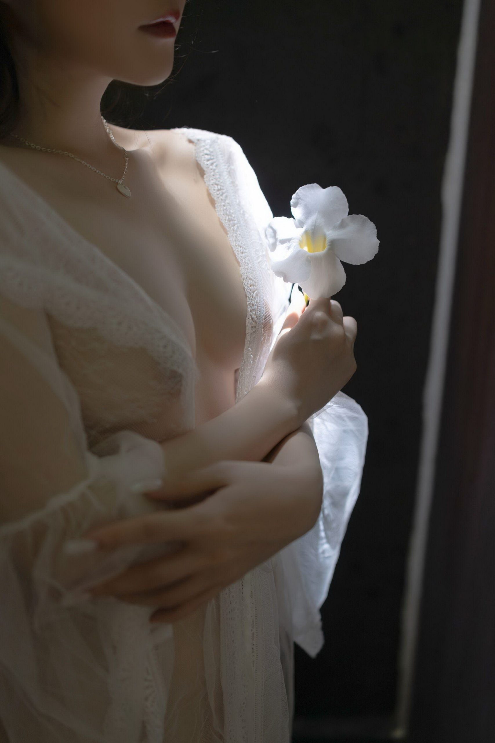 美媛馆模特闵妮情趣婚纱裸下体大阴帝bb写真