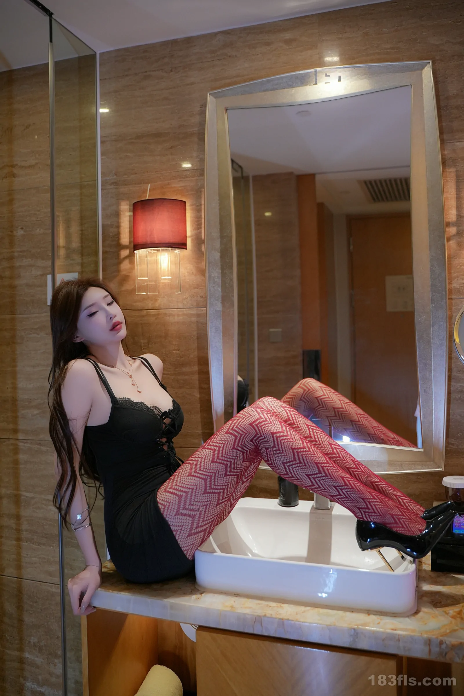 冷艳美女赤脚玉足诱惑人心精美照