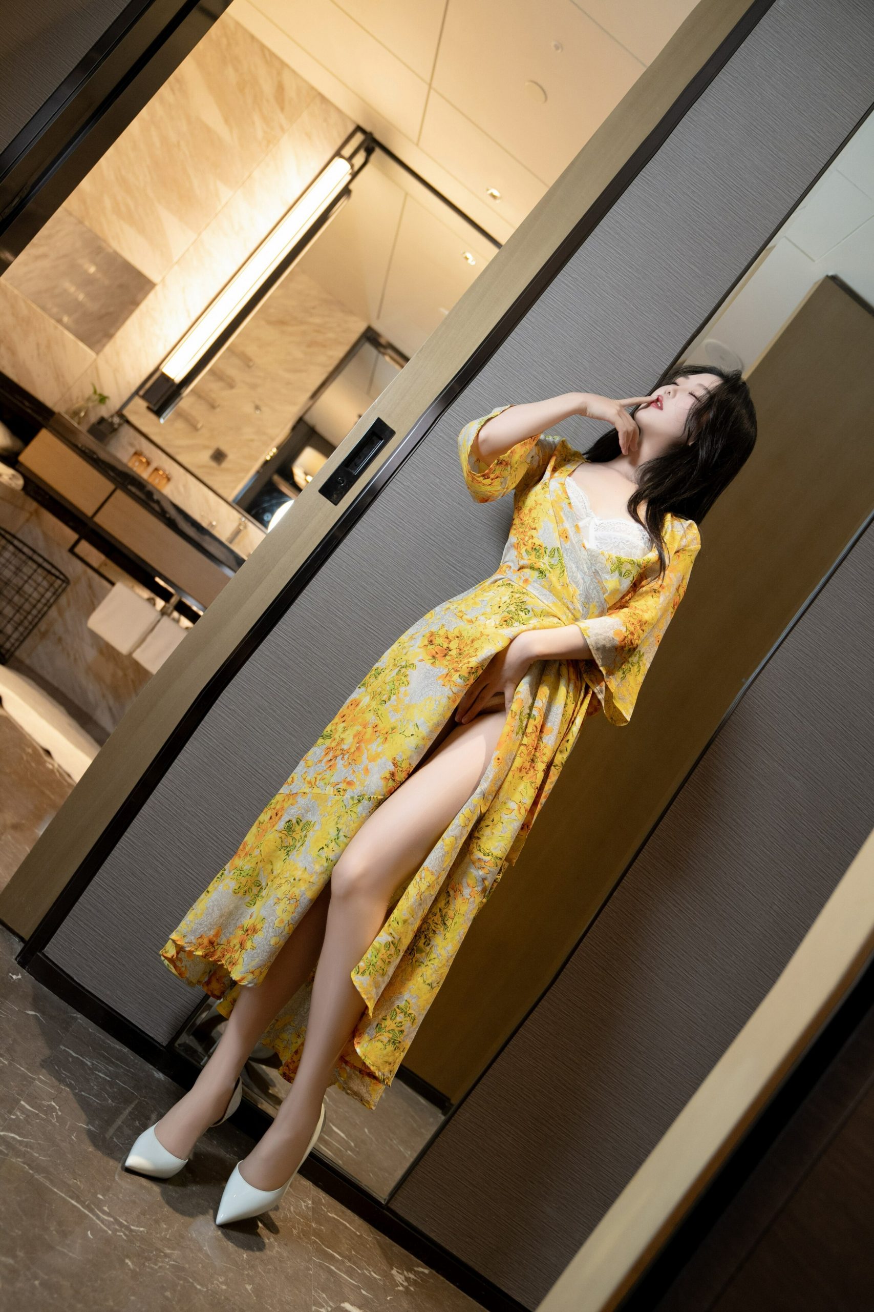 性感小美女宅兔兔丰满大肥臀比比屁屁奶子图片人体艺照(20)