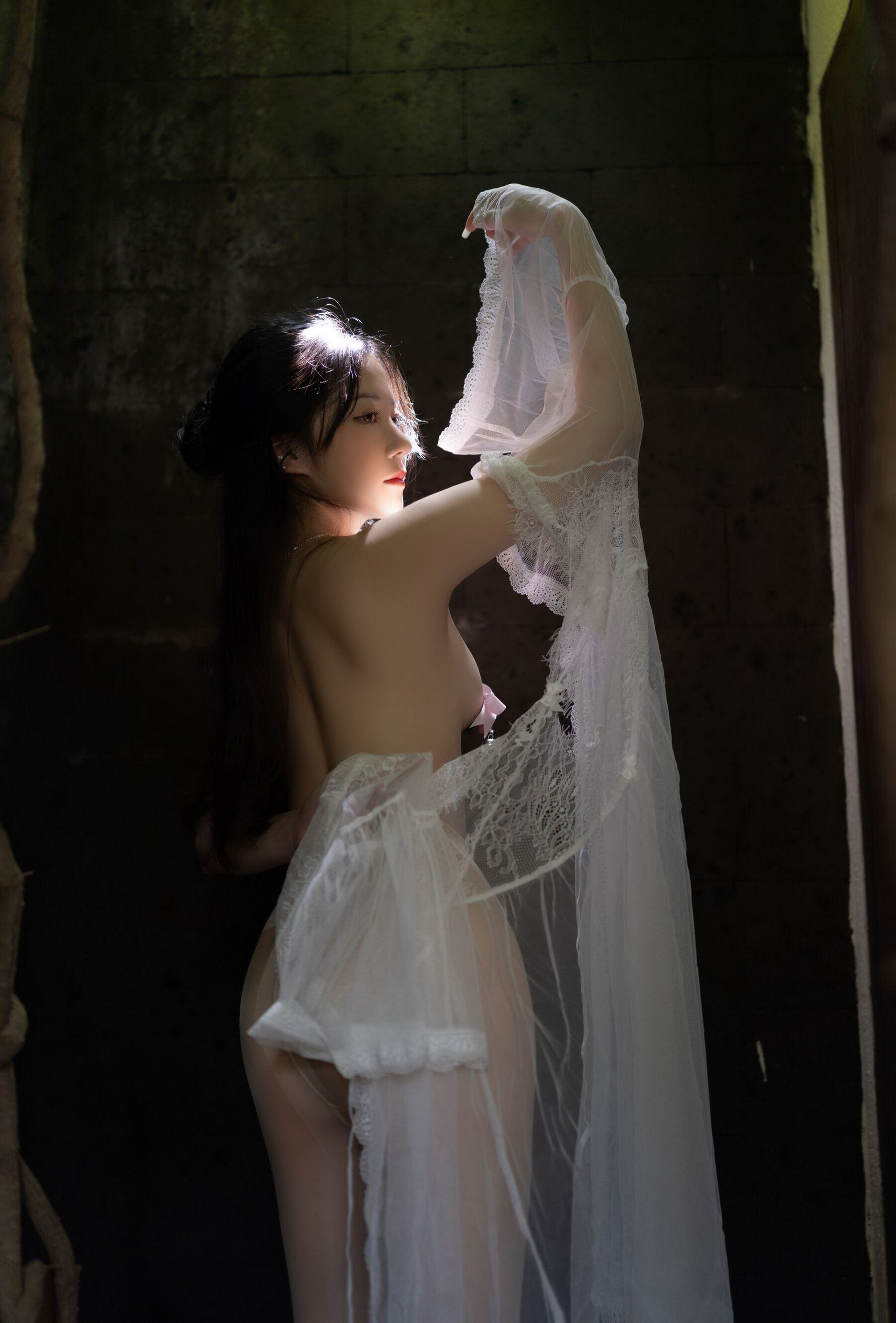 丰满诱人美女王俪丁透明内衣奶头无内大长腿写真 - 體育生大碩和森子