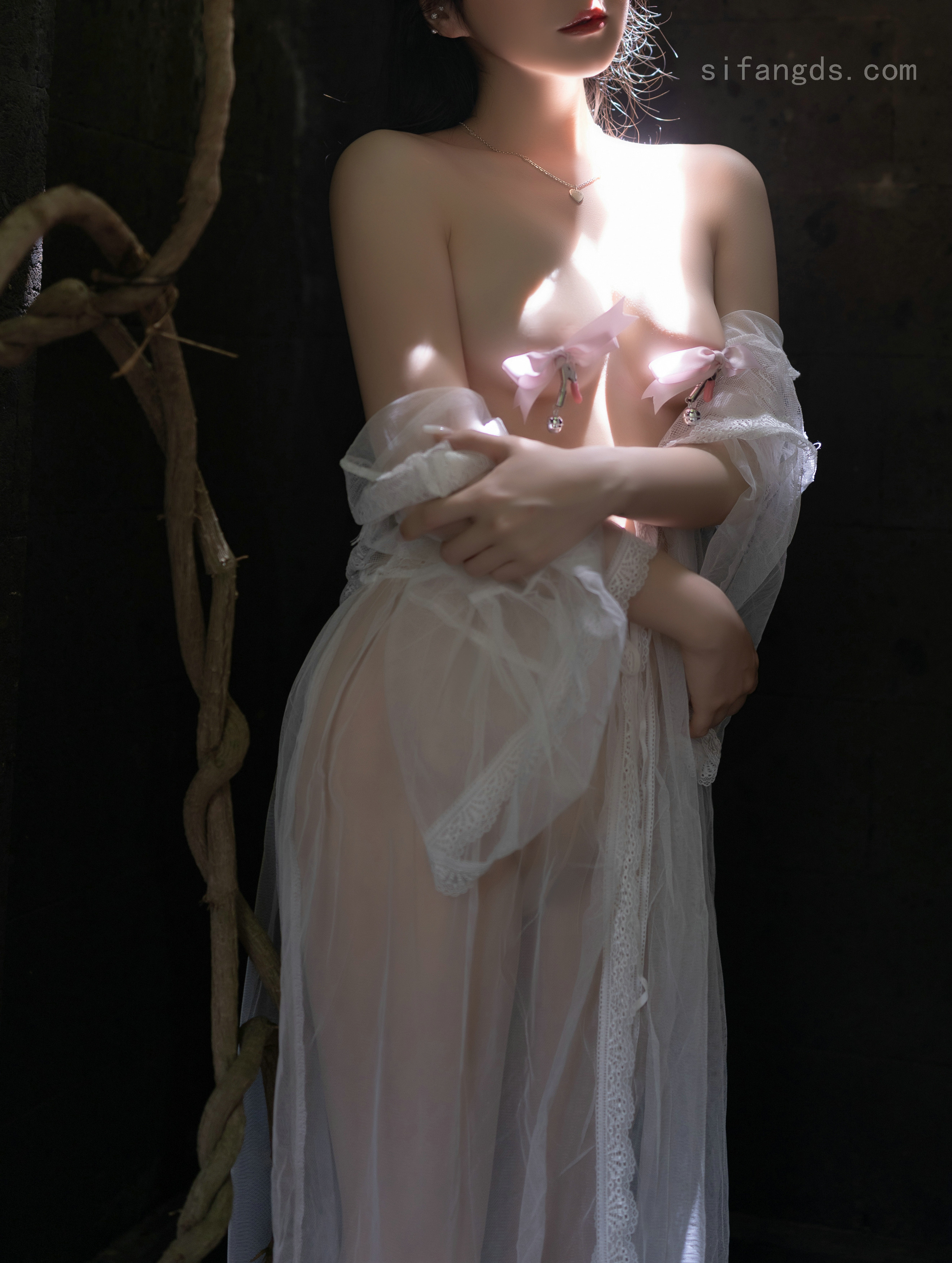 巨乳女神汤芳空姐制服2017沟沟女毛多阴部人体艺术写真(30)