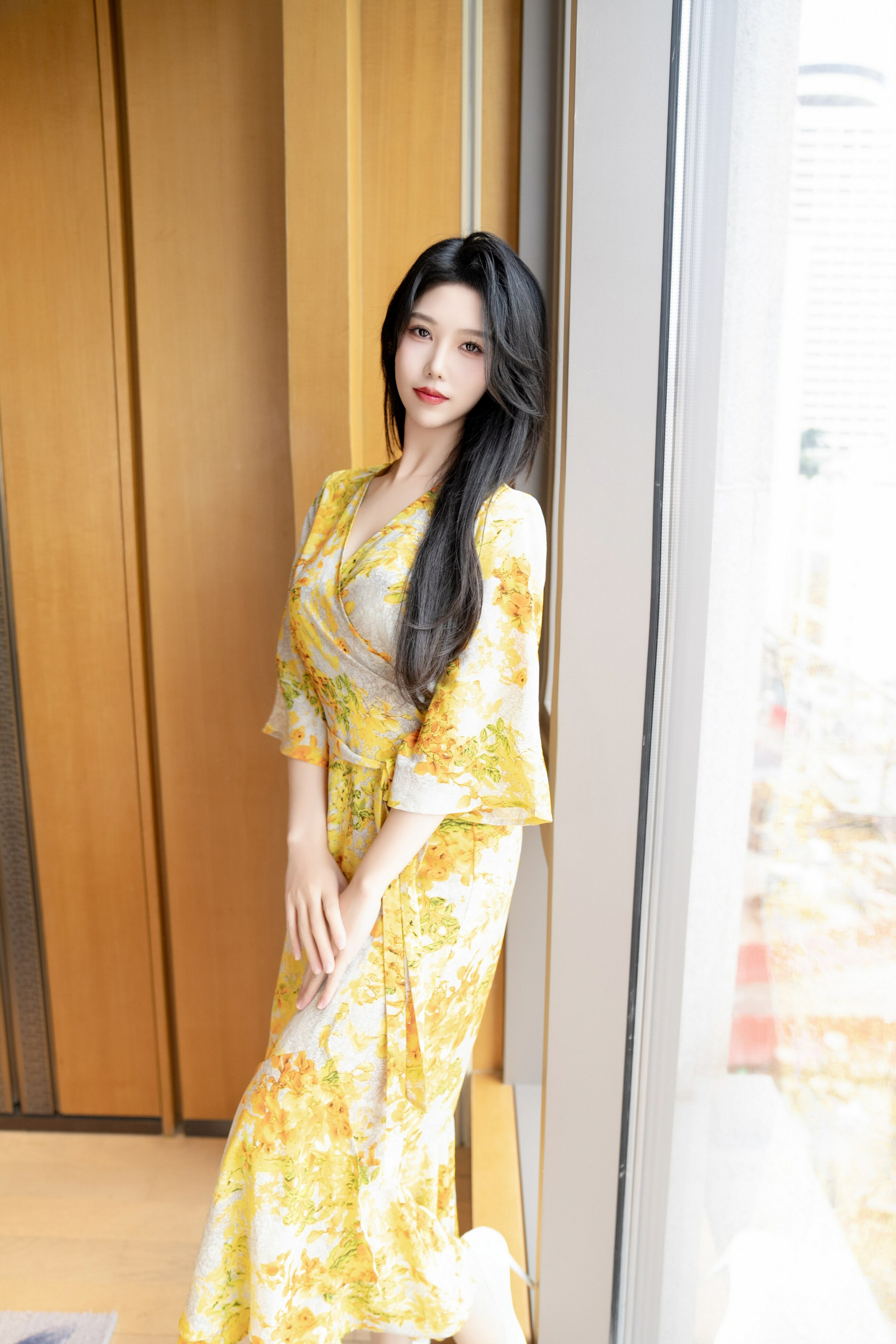 69美女秀场巨乳少妇李雅豪乳内衣细腰肥臀人体图片