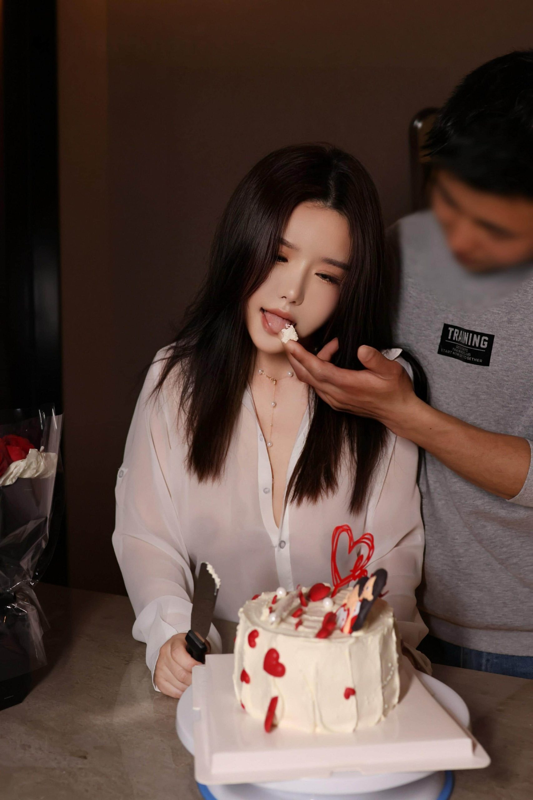 街拍性感超短裙美眉打底裤都露出来啦