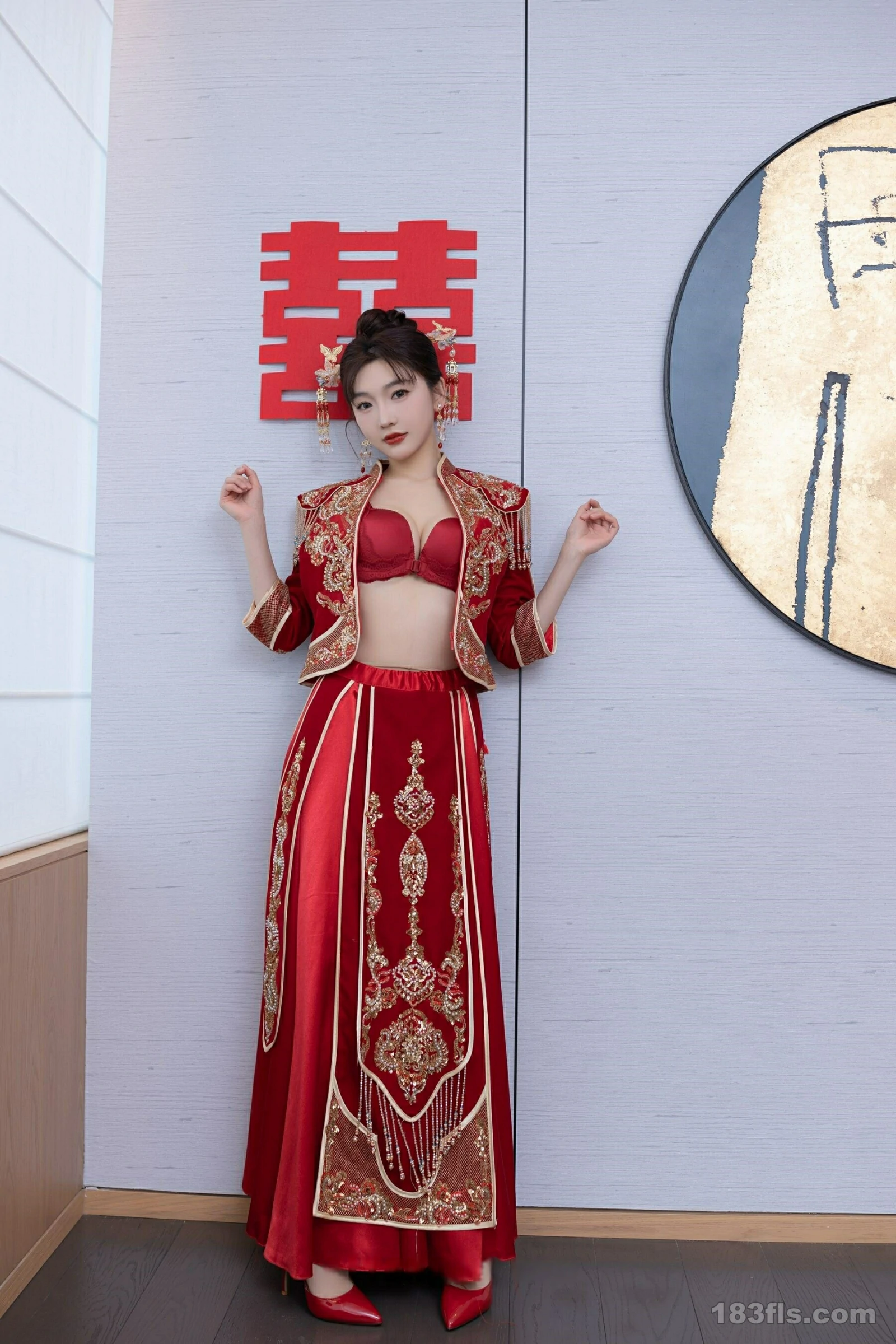 丁字裤美臀美女小热巴赤裸全身无内裤女图片(40)