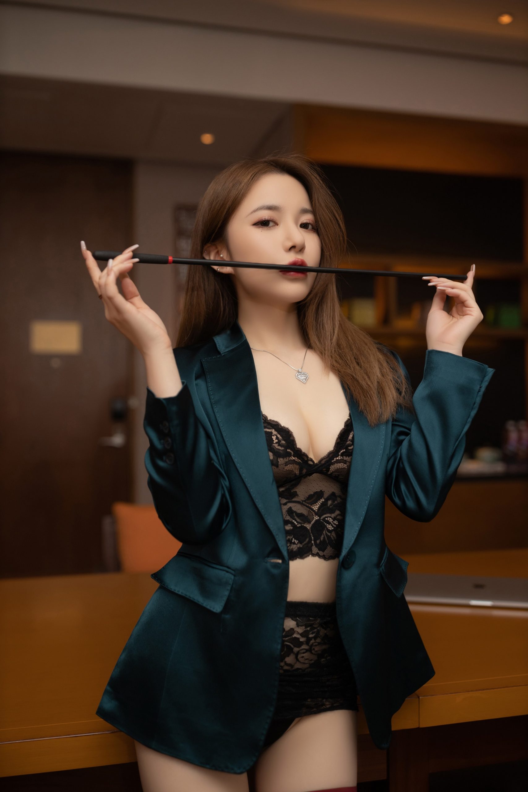 六六人体美臀少妇俞夕梦黑丝大胆祼体验艺术写真