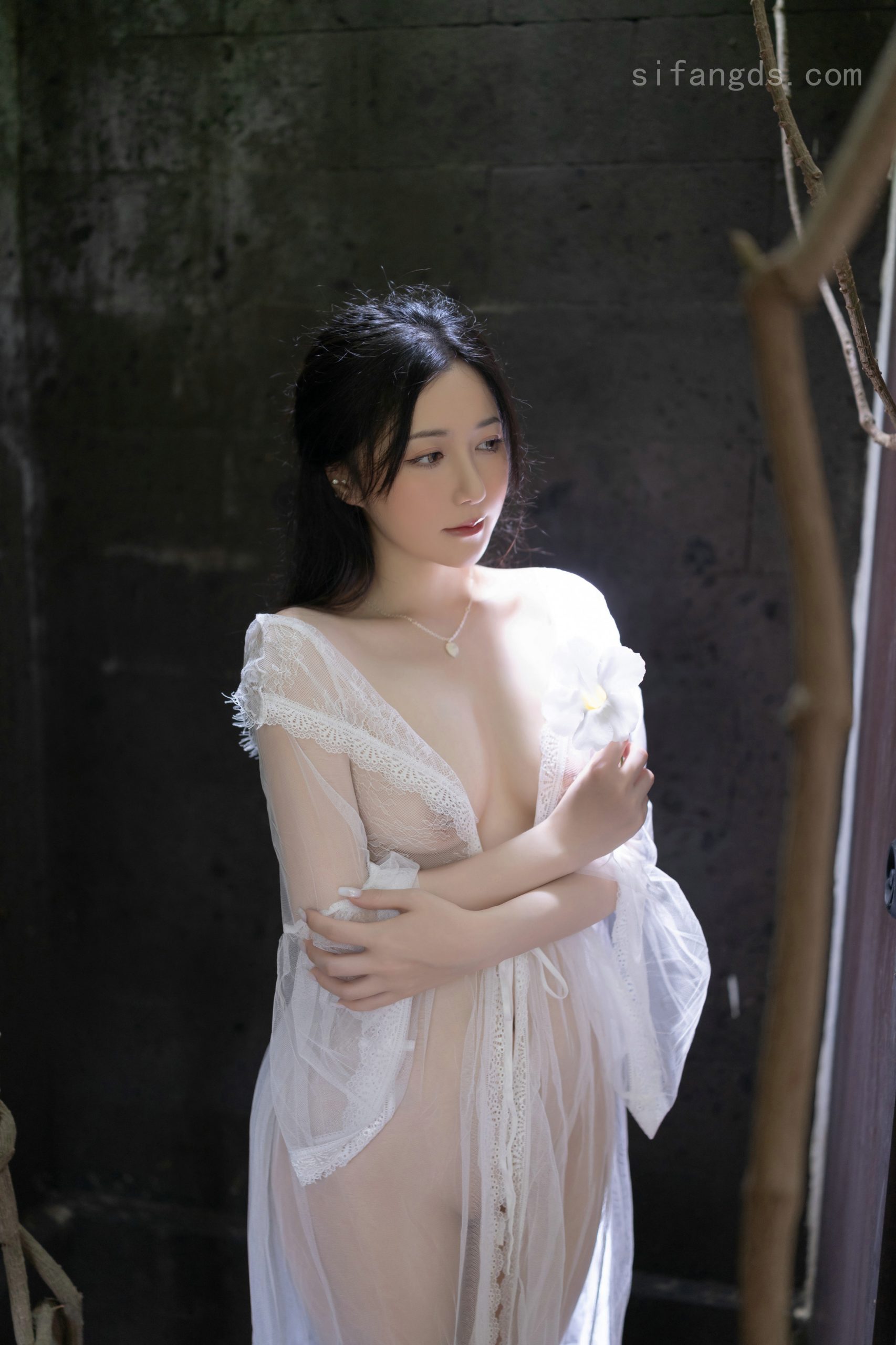 圆滚滚大胸妹子Seulmin自拍迷人生活照