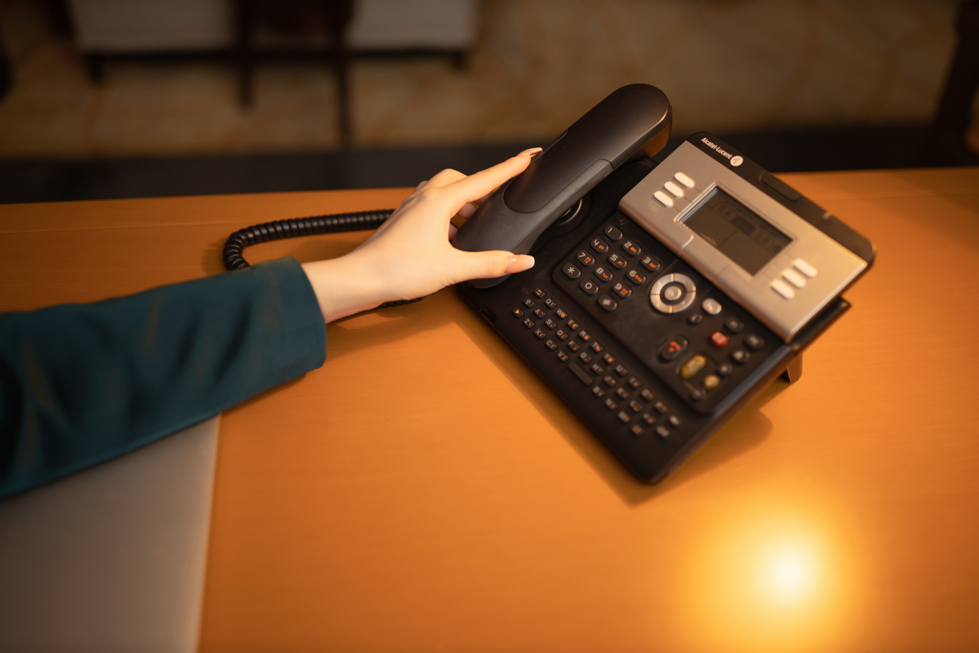 好笑的动态图片之憋笑的严重后果