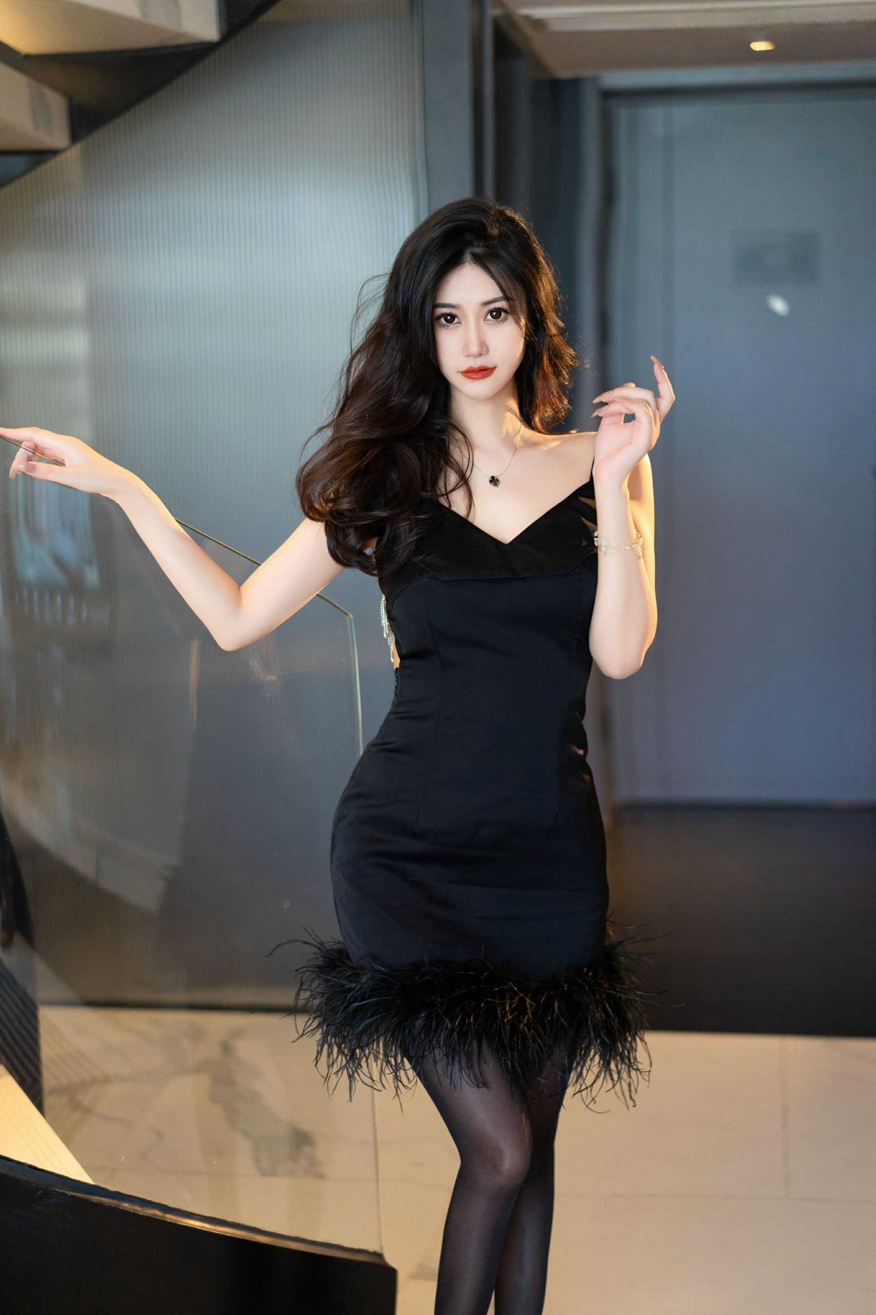 高跟美女周于希Sandy渔网装全裸137肉体摄影 - 美女用木瓜自慰