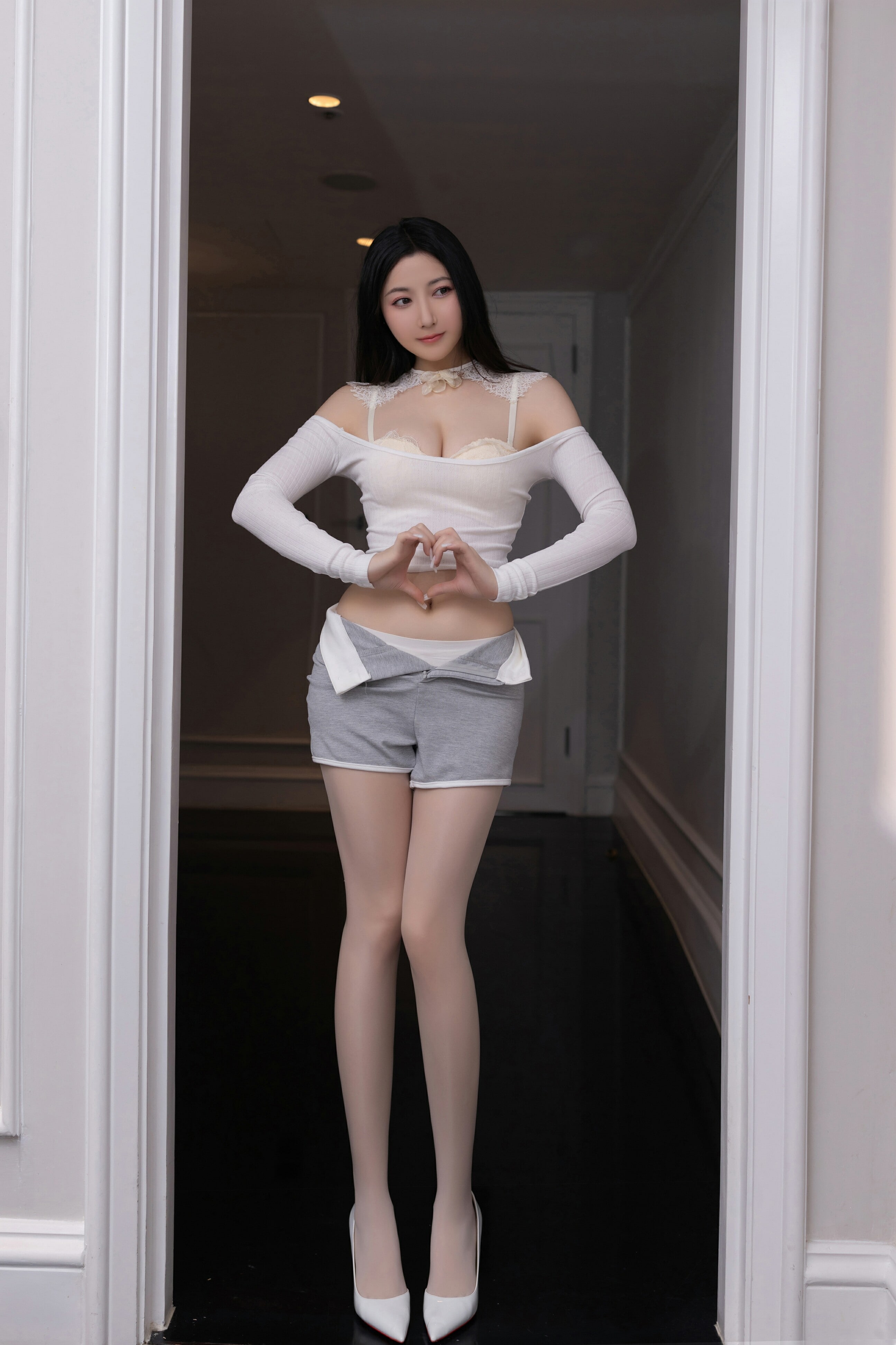 [IMISS爱蜜社] 女神李玉洁Daisy旅拍写真套图 - 小情侣直播草菊找不到油弄哭