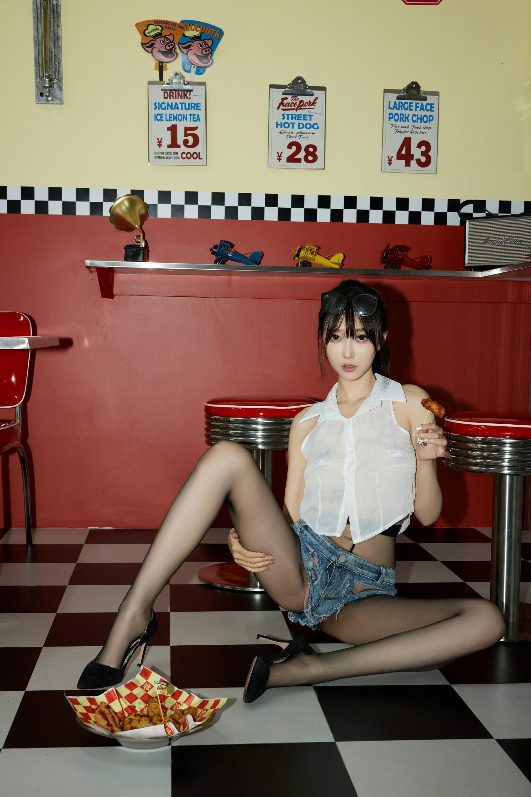 巨乳肥臀风骚美女易阳硕大双乳水蛇腰大屁股诱惑图片