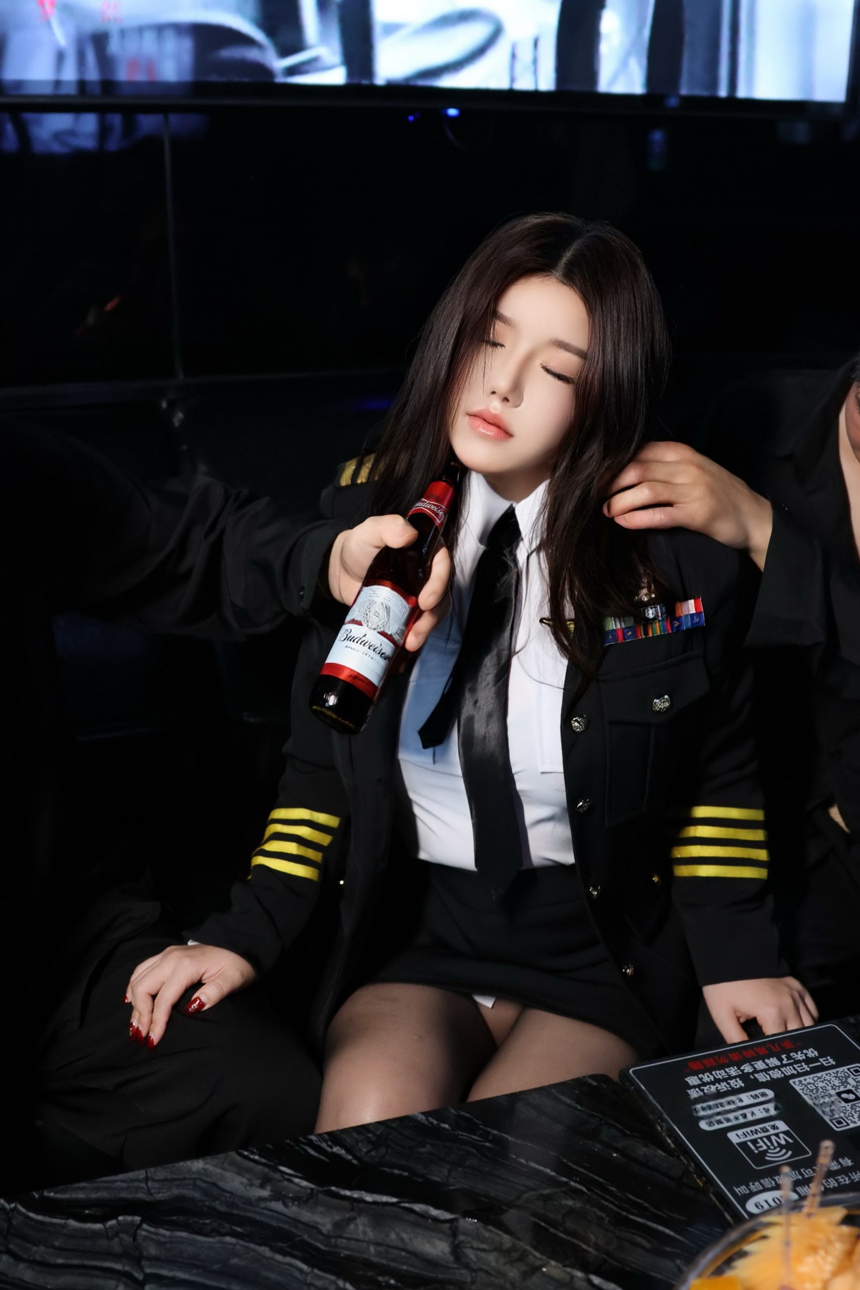 51妹子图眼镜美女陌子Mandy黑丝女人下部裸露无遮挡图(2)