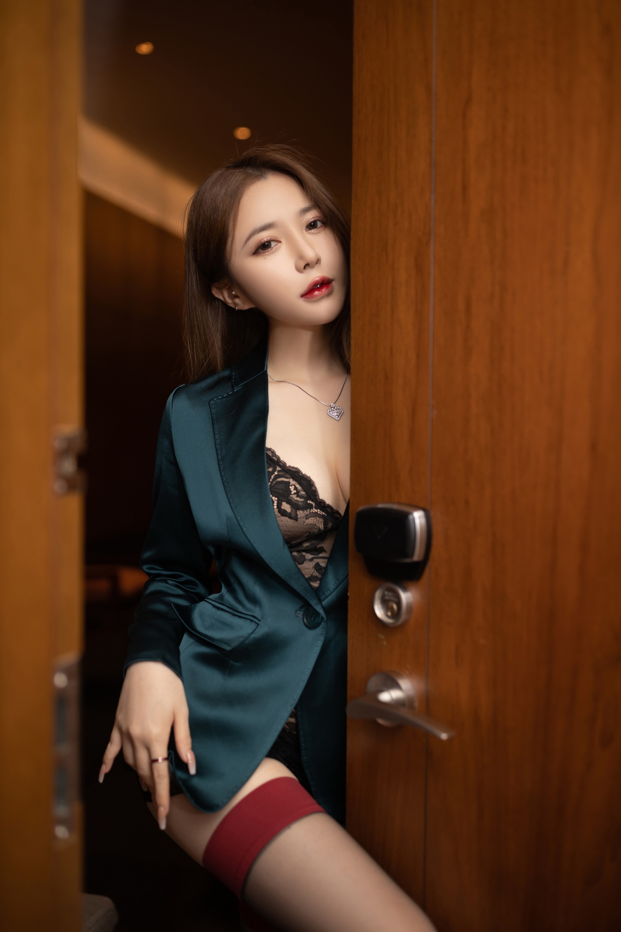 爆乳动漫美女受辱涩情动漫图片