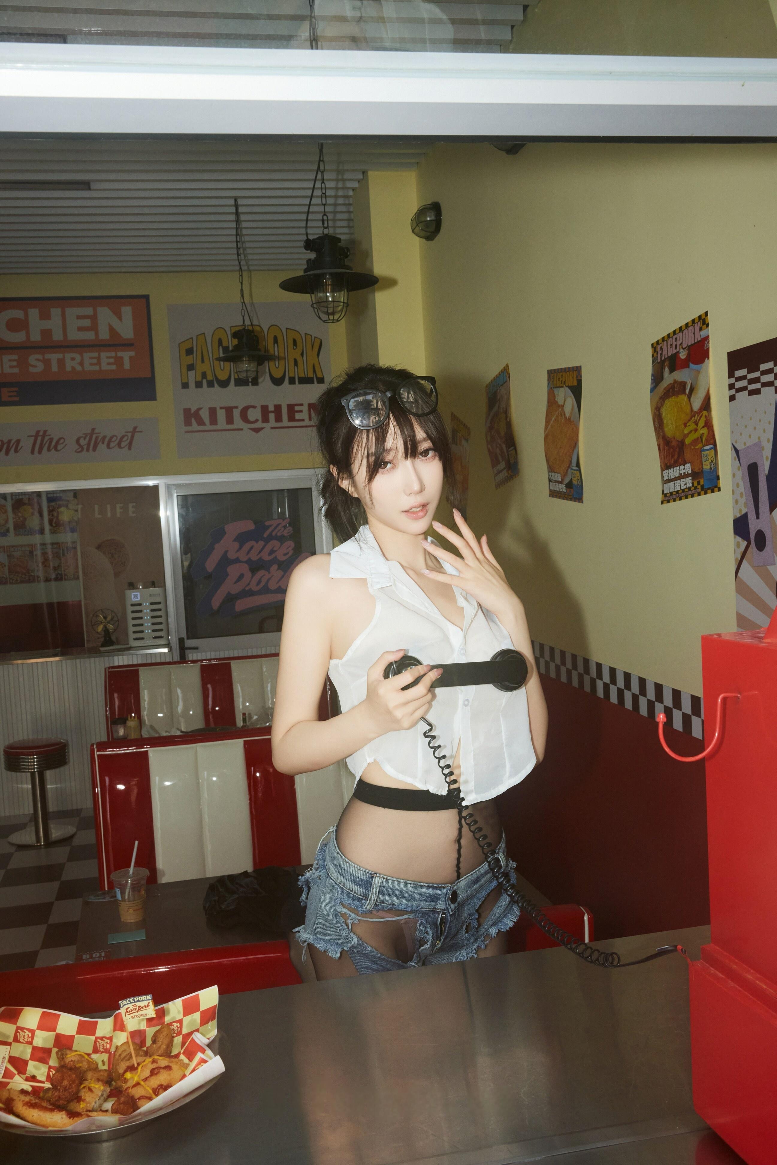 丽柜伊园嫩模嘉宝贝儿性感玉乳热裤诱人写真