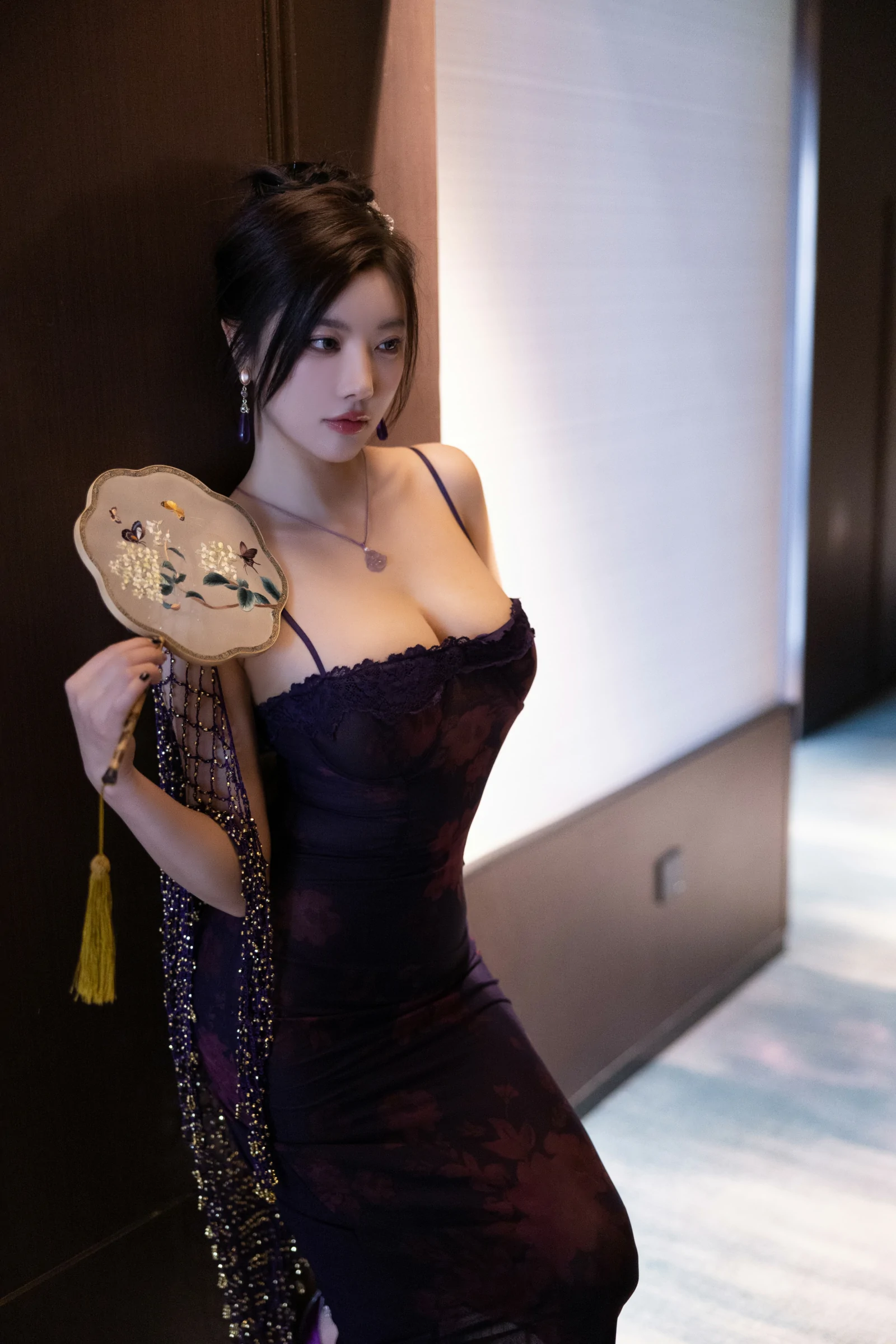 [ROSI写真] 窈窕无内辣妹大尺度私房诱人套图