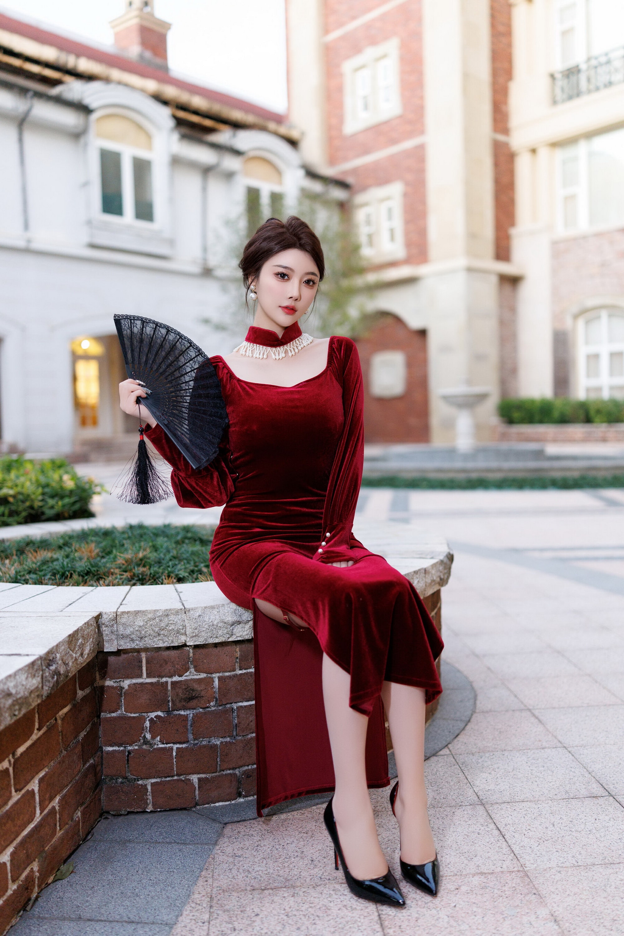 蛇腰翘臀女孩小热巴扒开粉嫩的小缝美腿私房诱惑图片