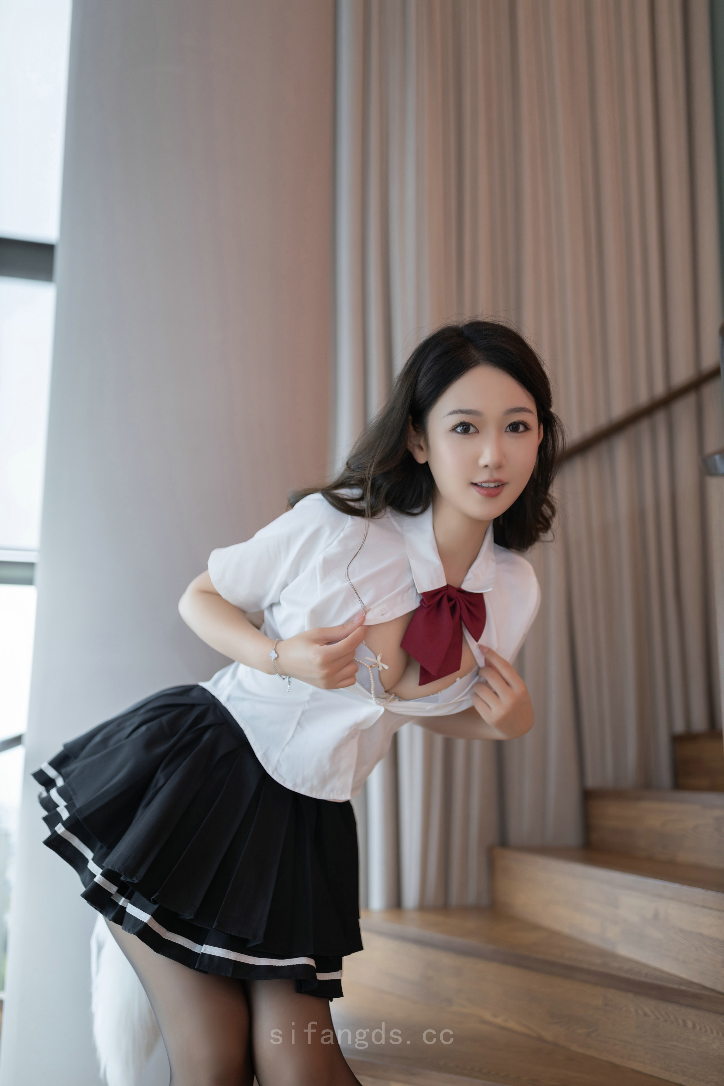 [ROSI写真] 黑丝玉腿迷人美眉高清私房套图