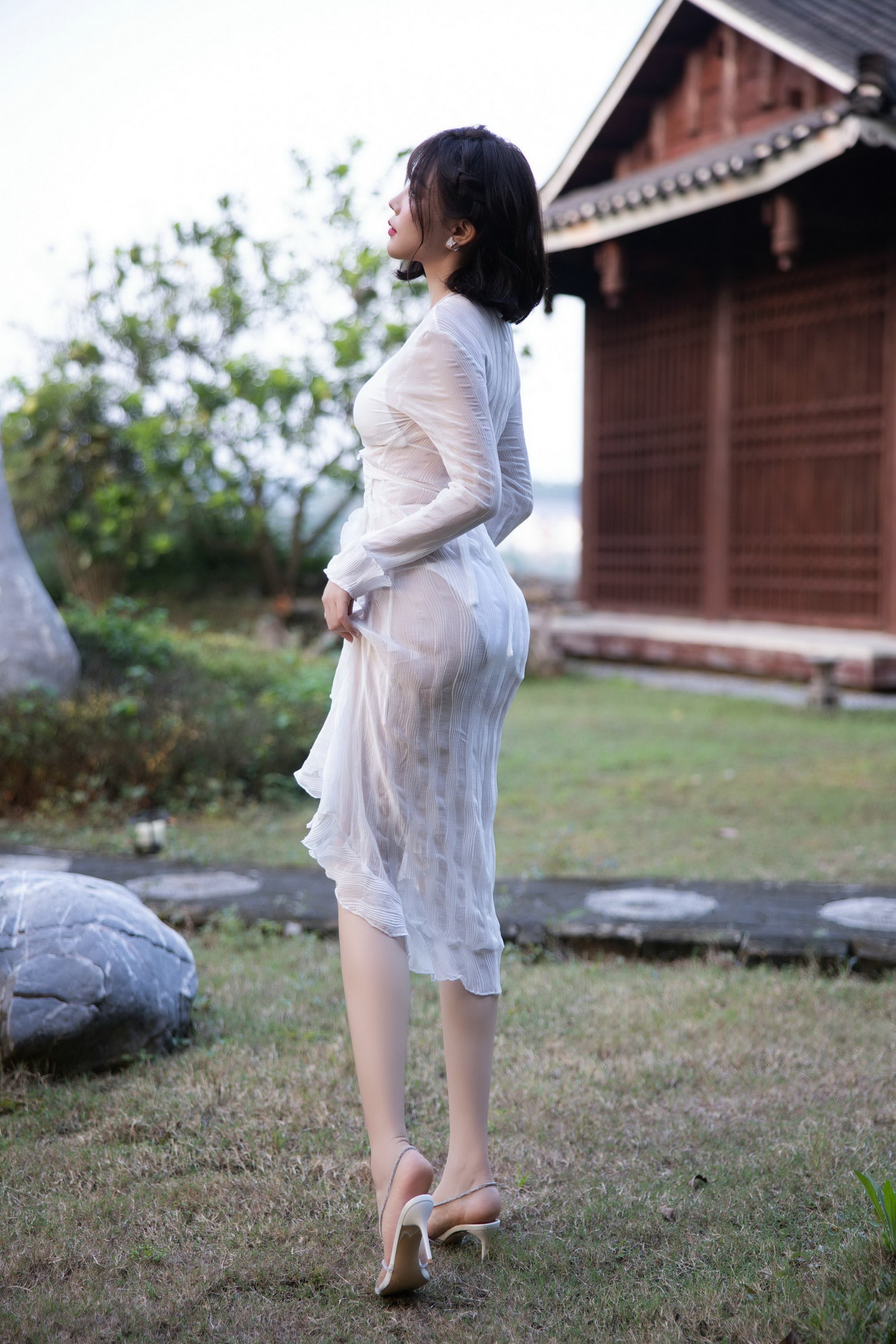 翘臀美女制服情趣内衣捆绑双手大胆虐待诱惑