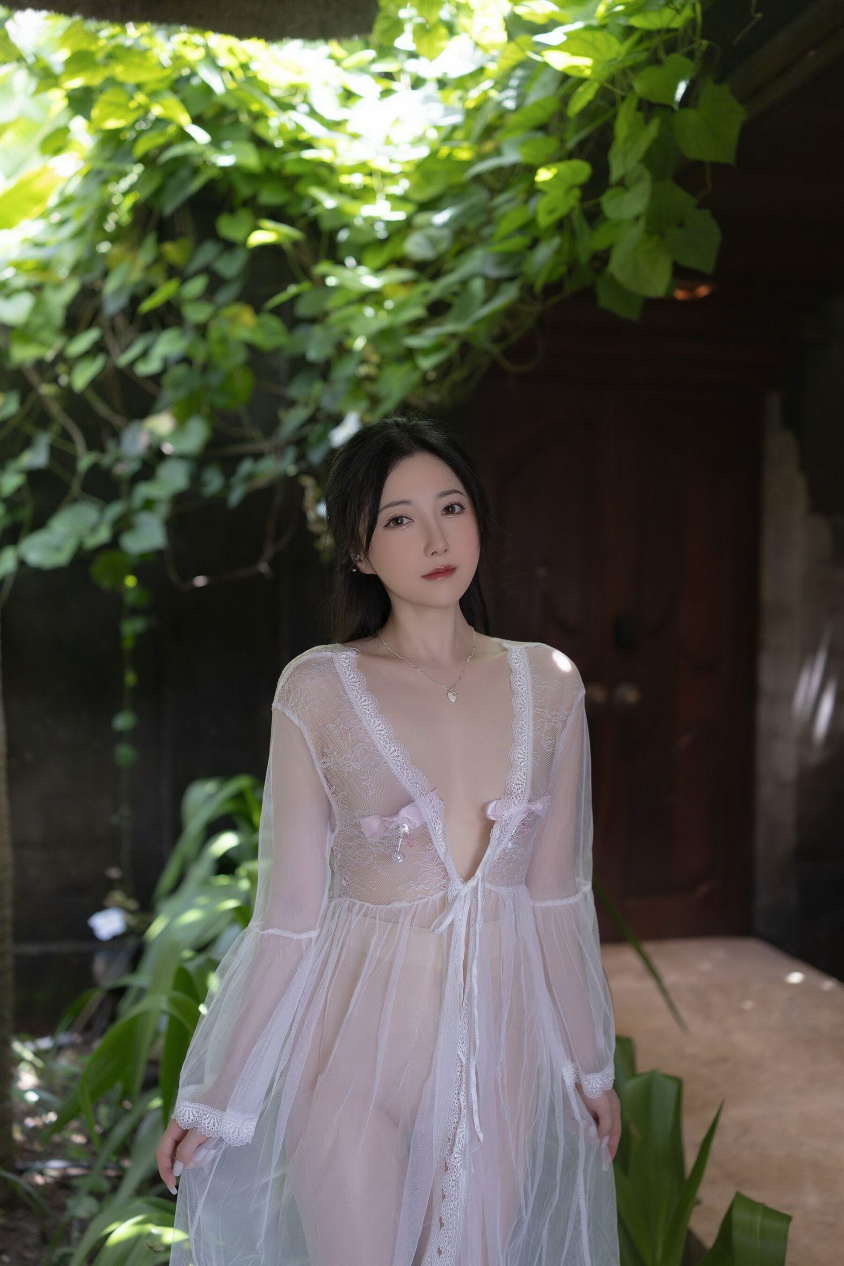 大屁股美女萌汉药丰乳肥臀浪货跪下屁股撅好写真 - 番号哥台中摩天轮