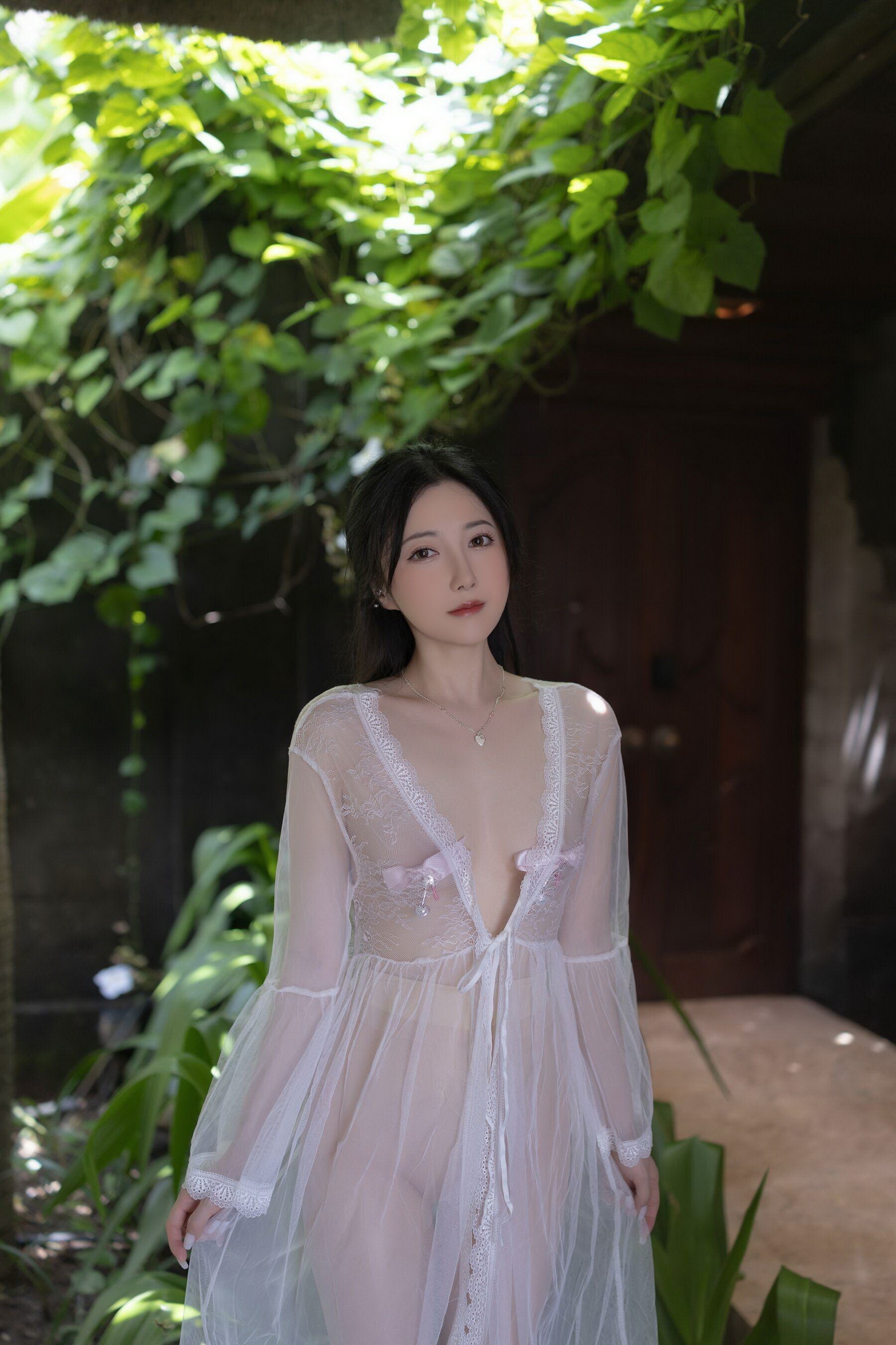 秀人网 美女名模 鱼子酱Fish – 内购无水印版《白纱清露欲迎还休》（对应XiuRen秀人网 2025.04.18 No.10173） [123P]