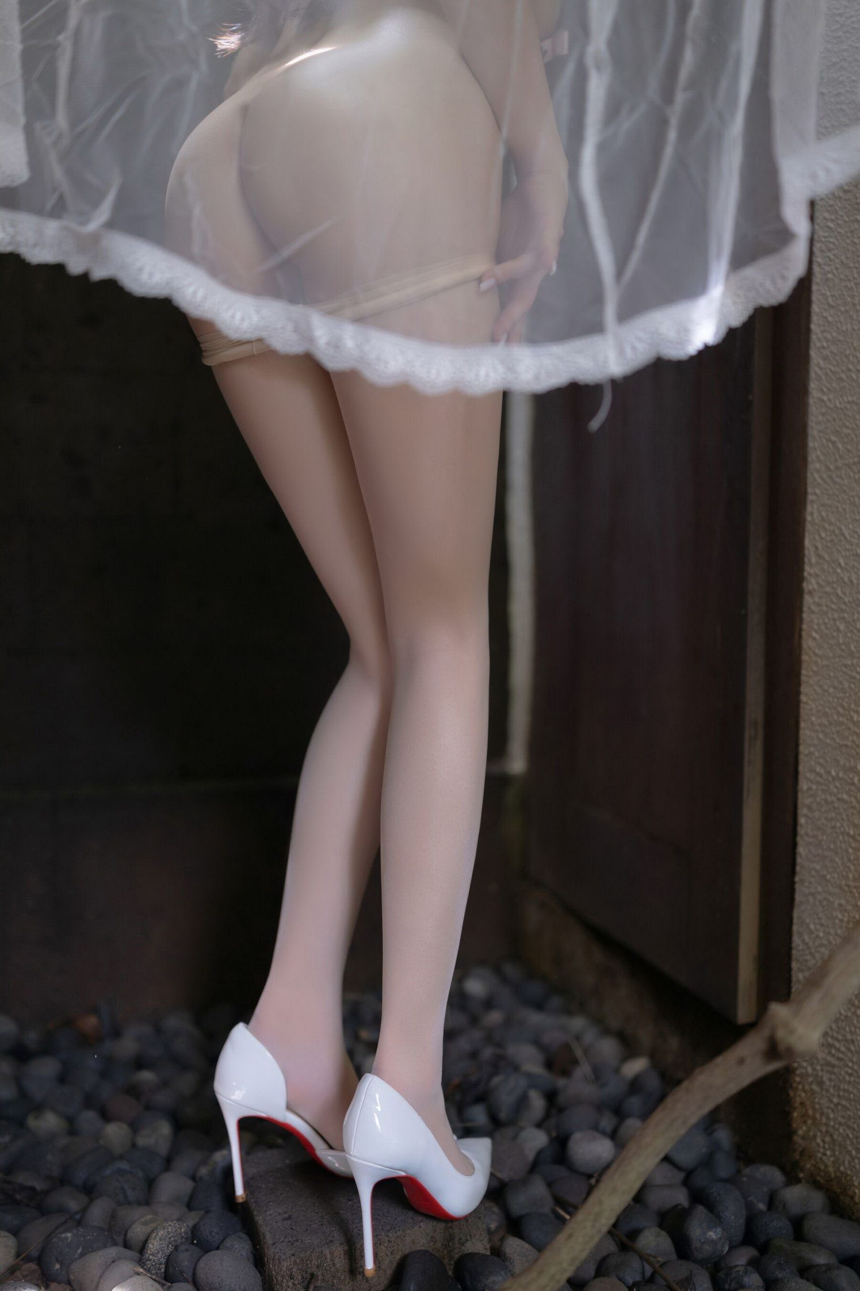 [ROSI写真] 灰色丝袜牛仔裤美臀MM高清床照 - 毆美亞日韓無碼