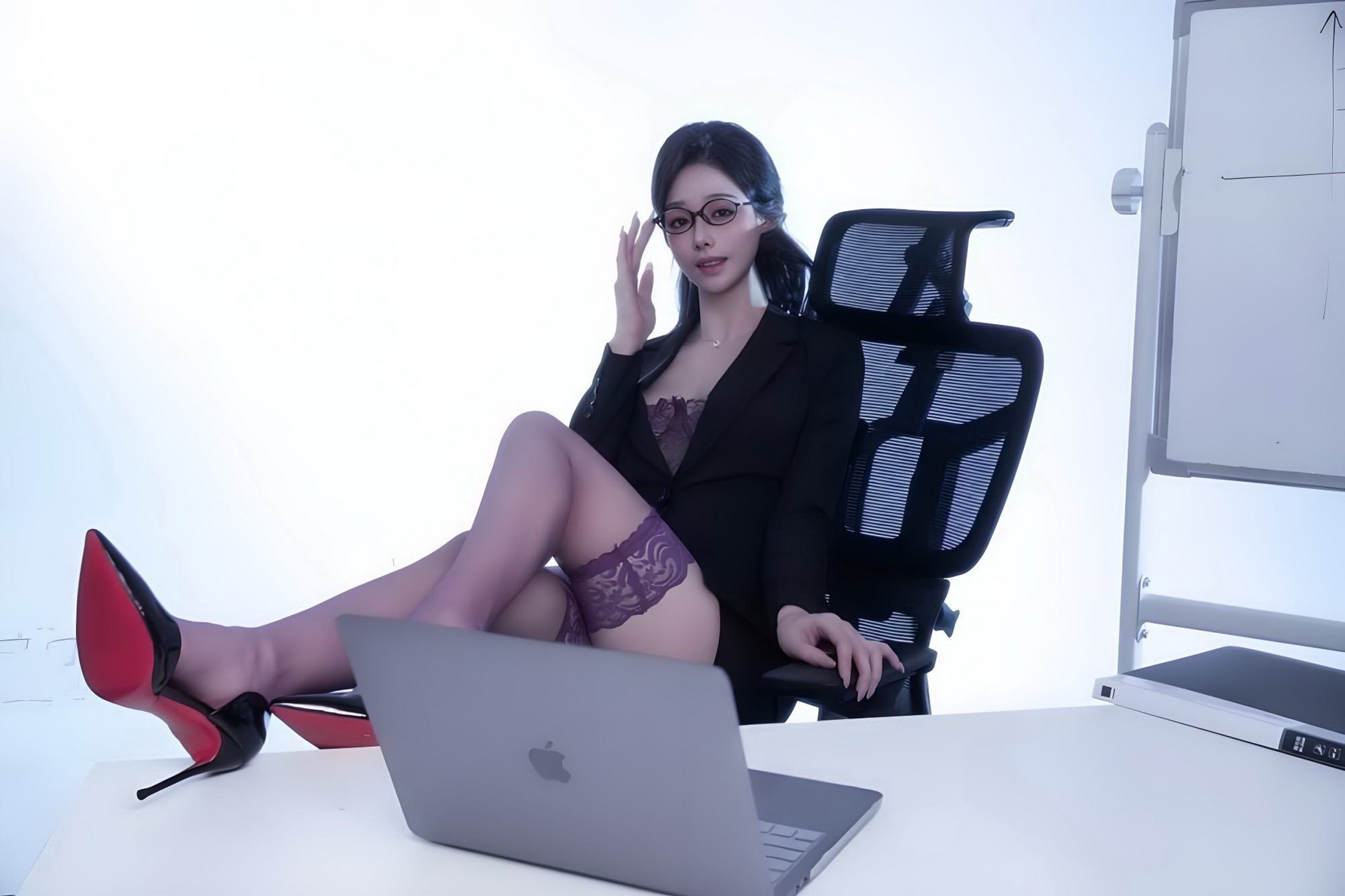 东风谷早苗h动漫美女被虐吸奶图片