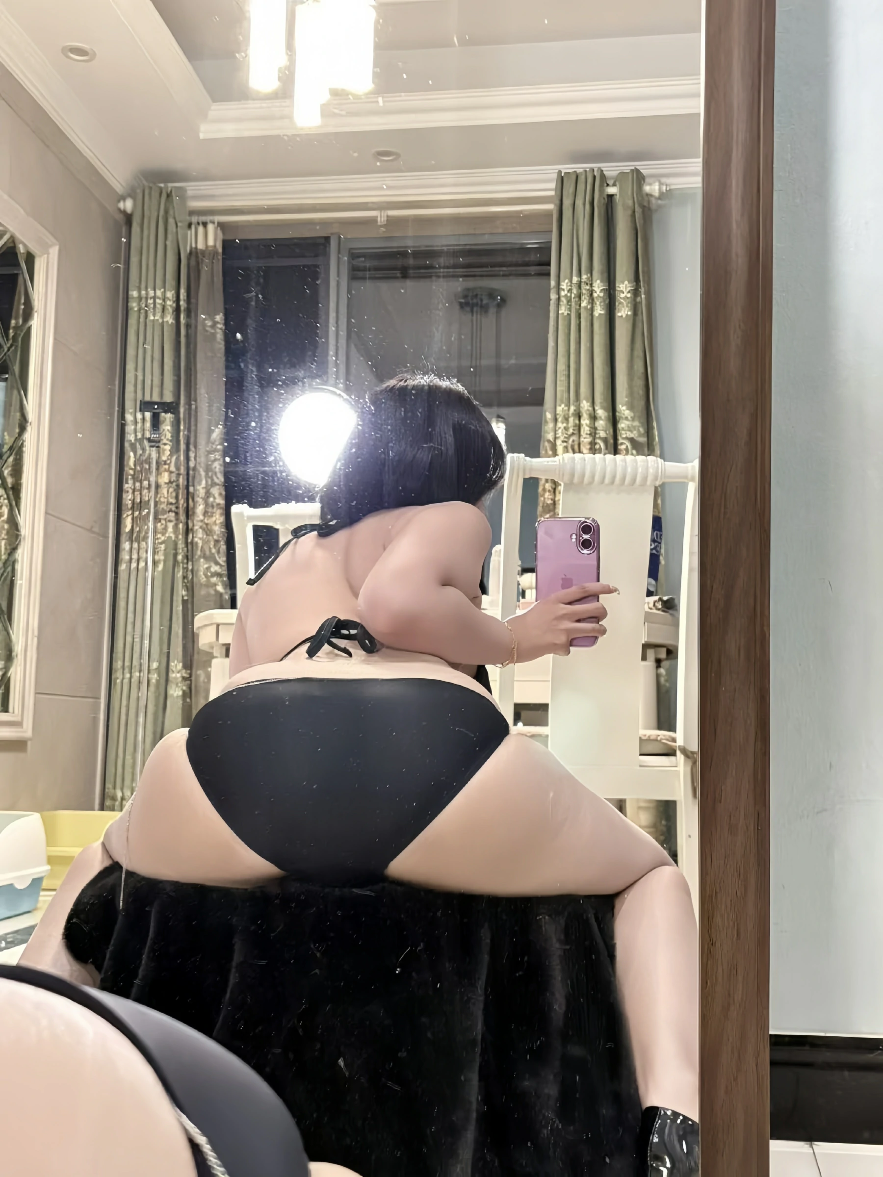 蛇腰翘臀女孩小热巴扒开粉嫩的小缝美腿私房诱惑图片 - 国产成人视频大熊哥