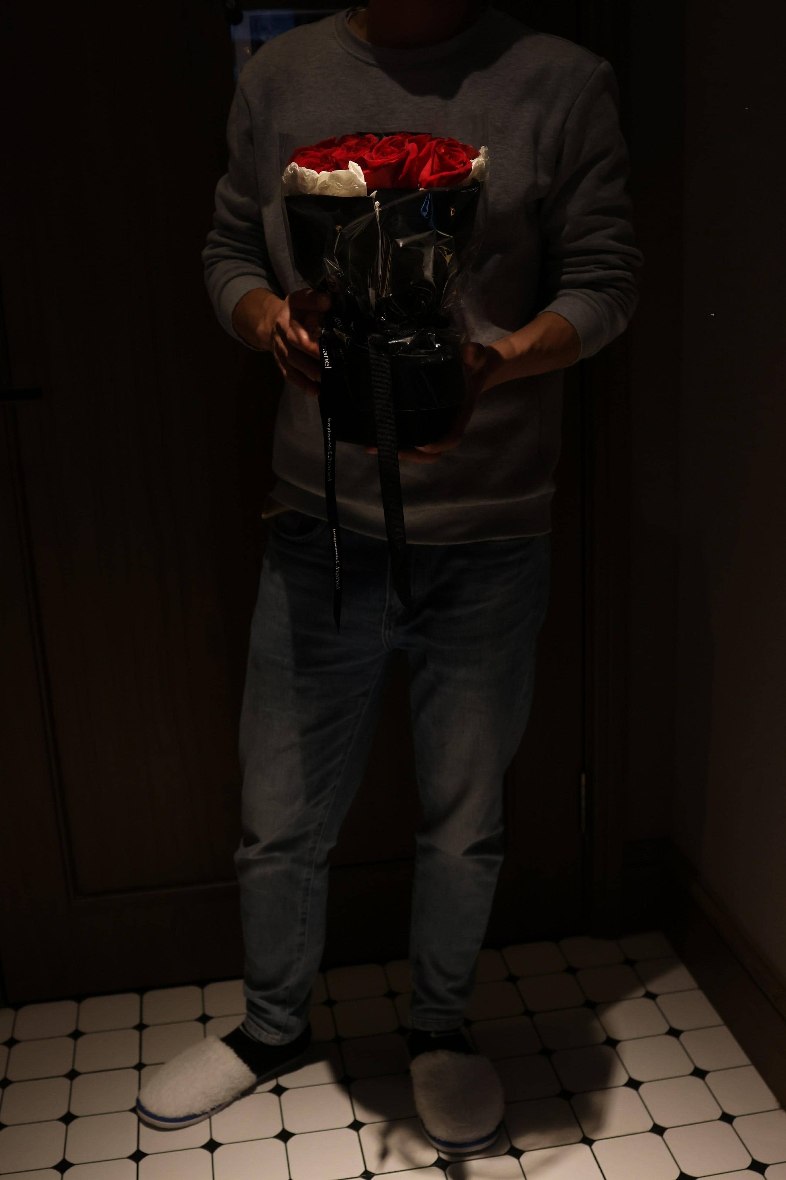 尤果网巨乳肥臀少妇大尺度情趣内衣奶大B紧17p人体写真