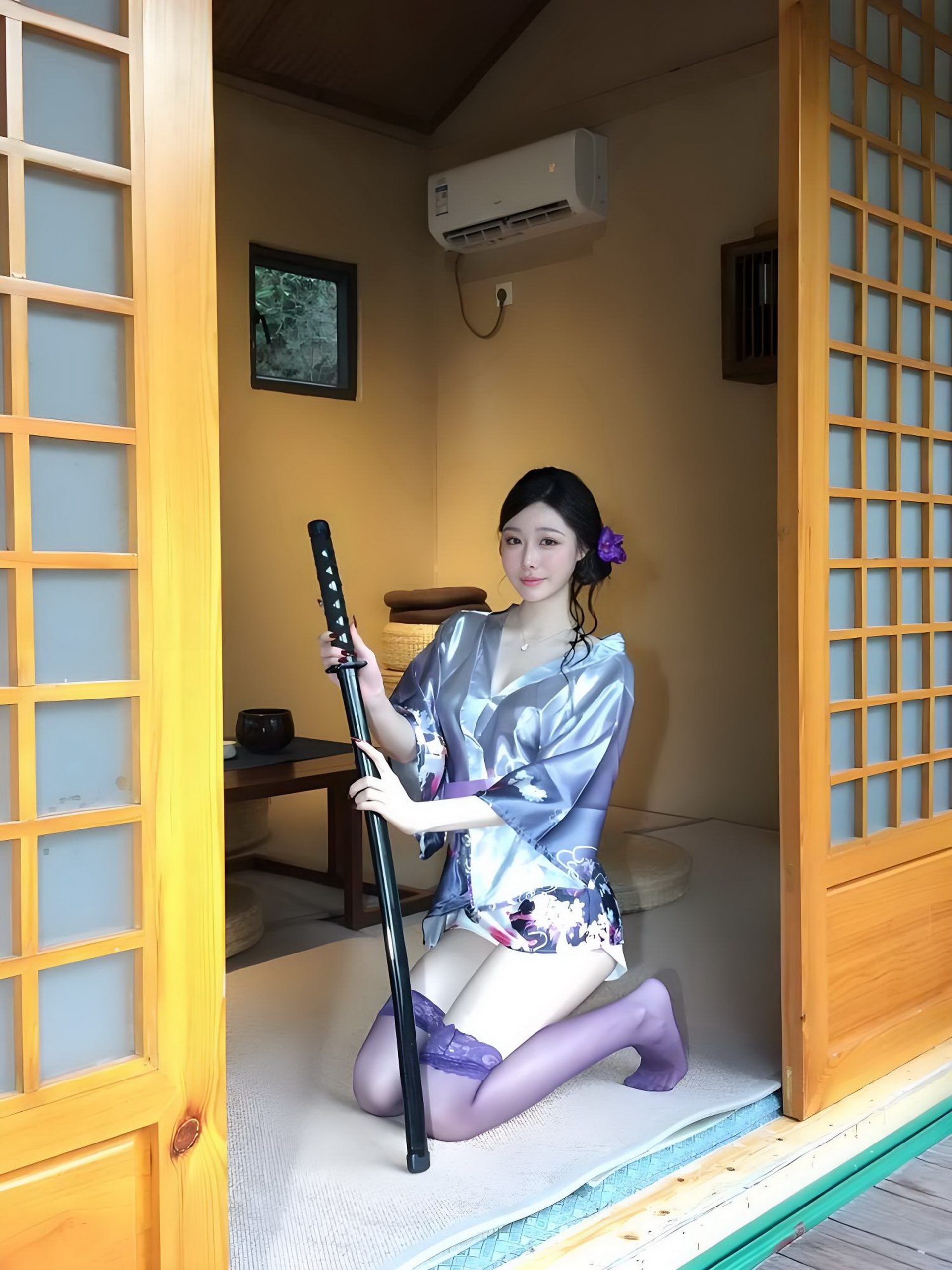 最性感动漫美女被袭胸吸奶图片