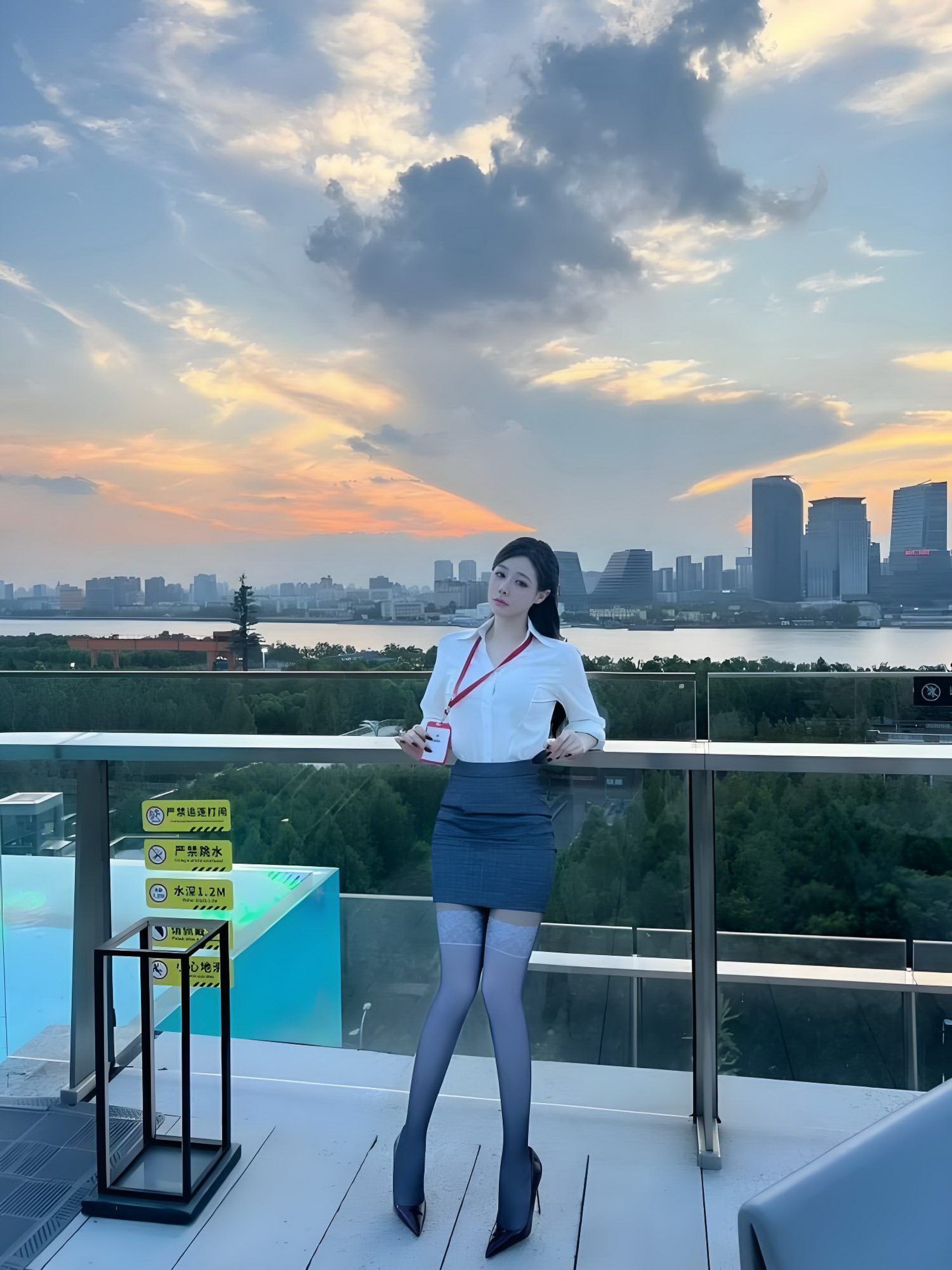 爆乳美女瑞莎玉体裸露大尺度密桃臀阴图片