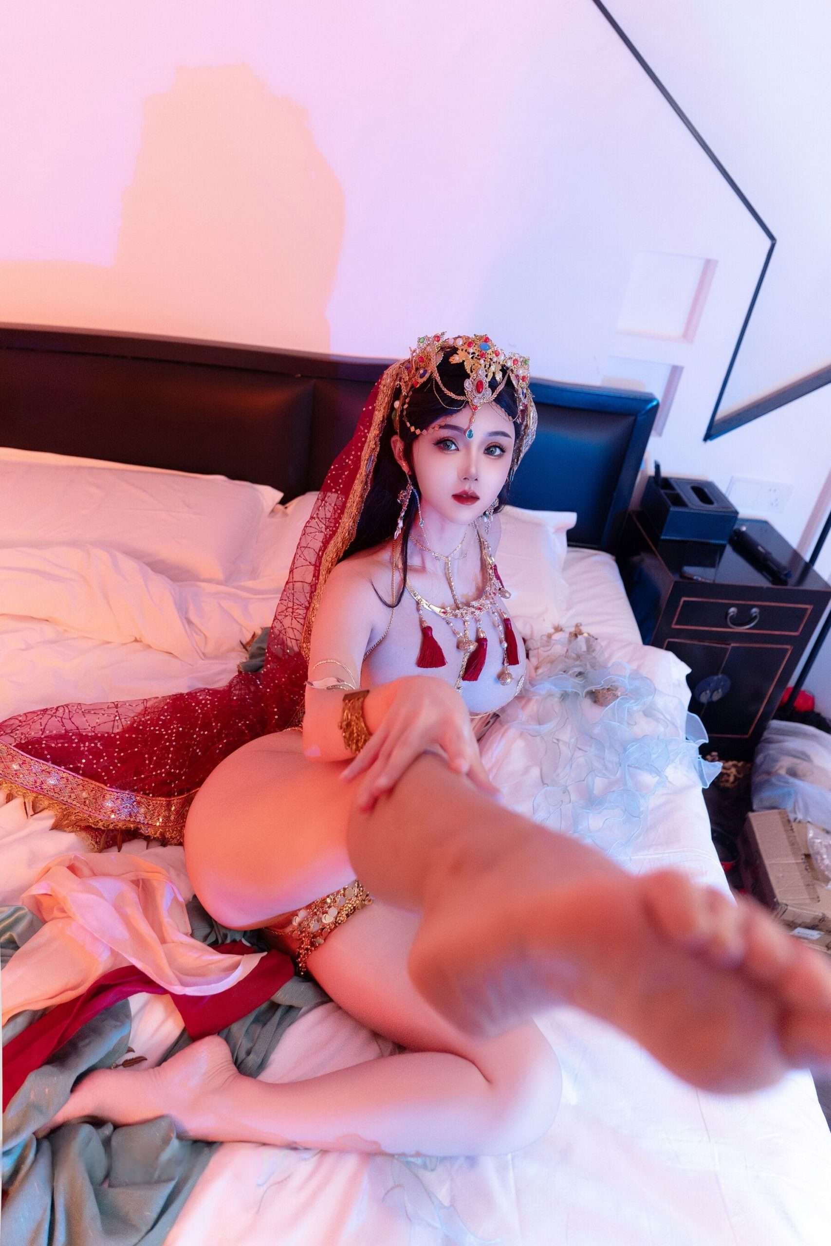 [ROSI写真] 窈窕无内辣妹大尺度私房诱人套图