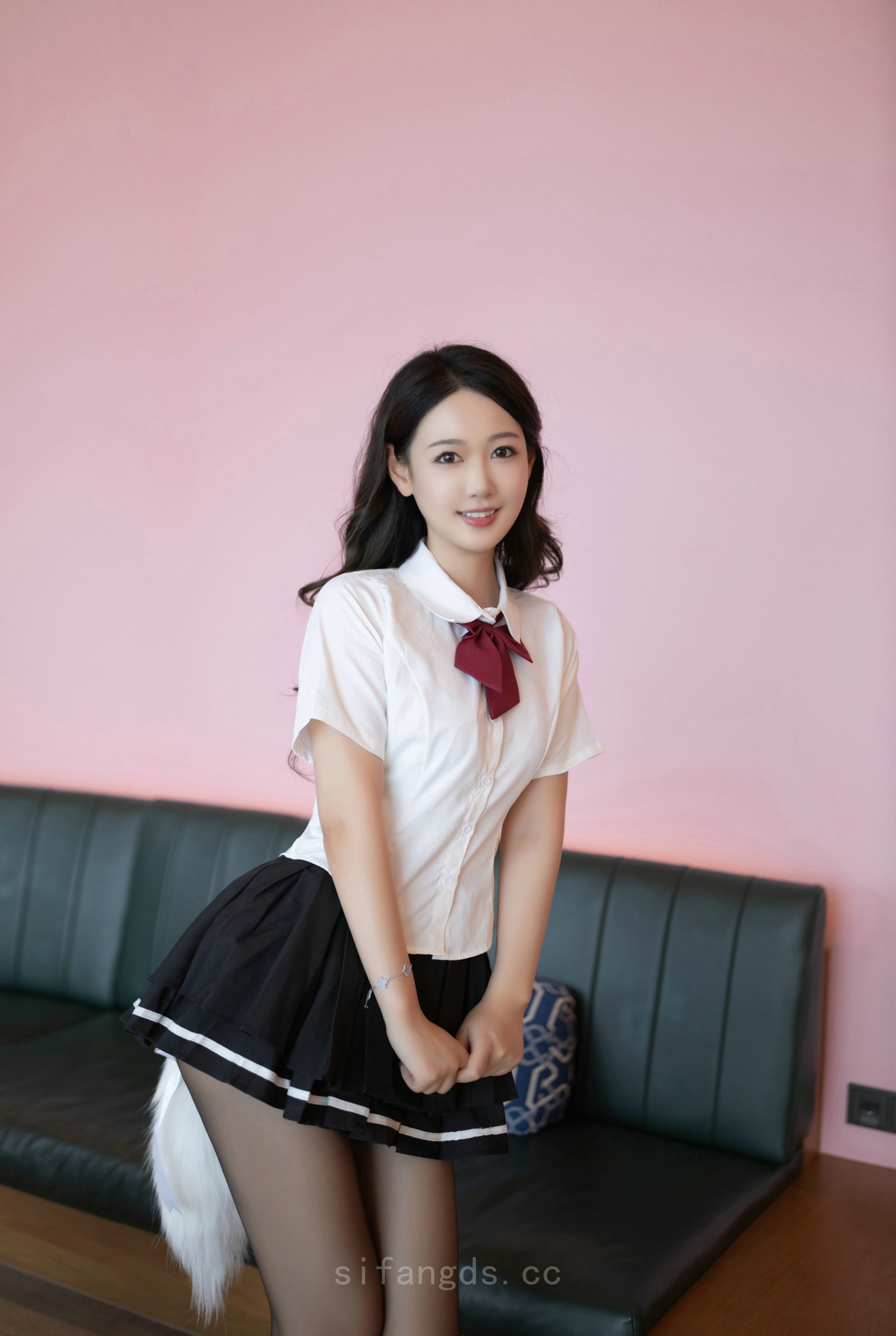 【爱人人体艺术】白虎美女黛蓓琪嫩b大白腚色图 - 換臉中文黃色視頻