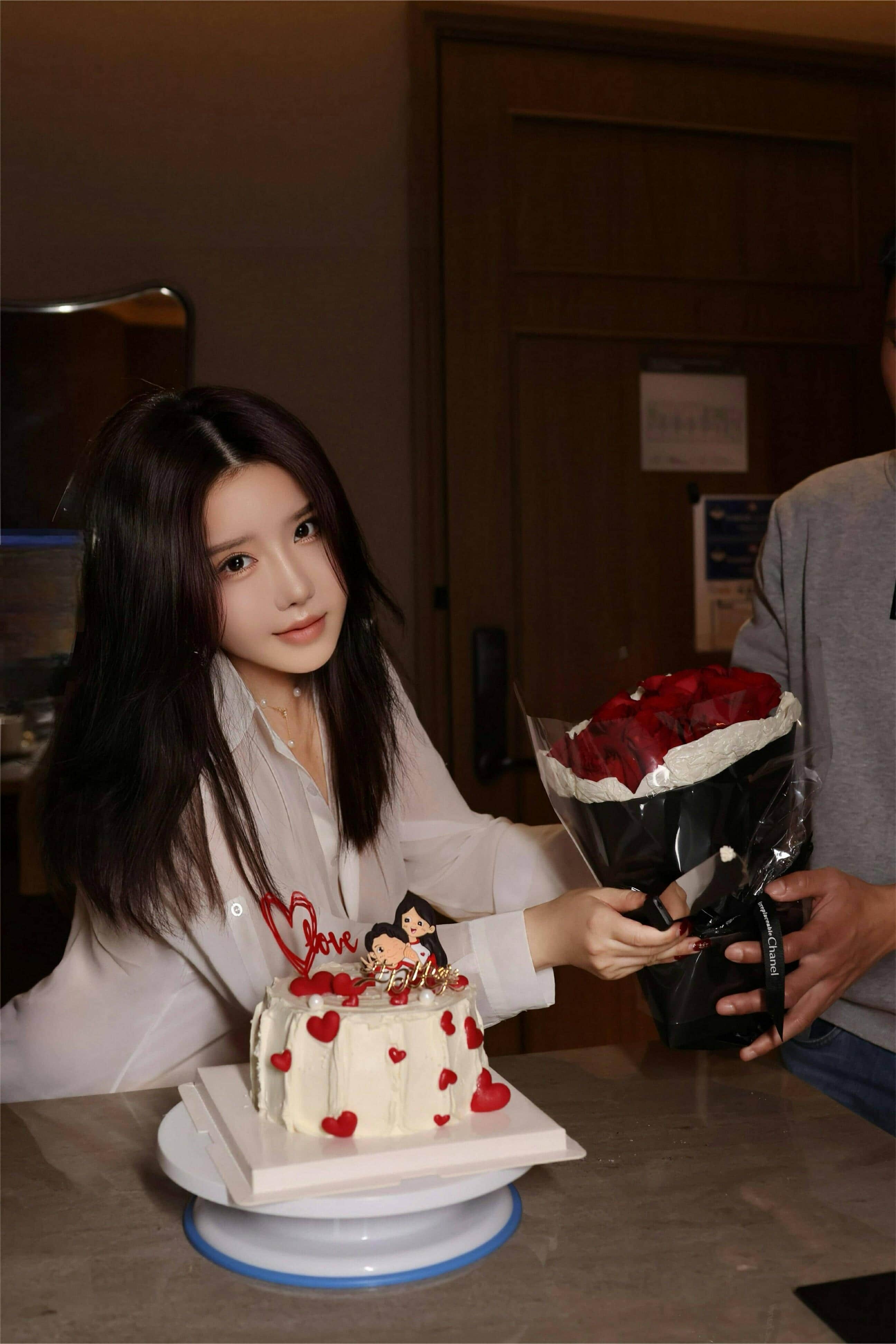 极品美女伊小七全裸大胆人体艺术照