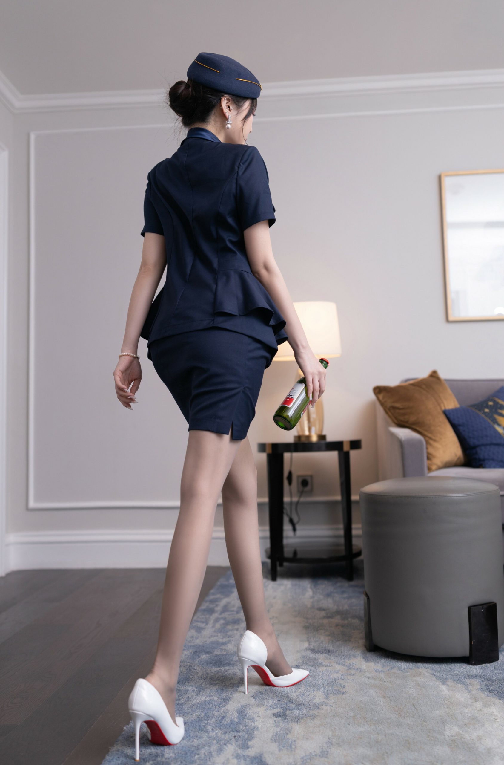 18进禁日本邪恶漫画其他办法 - 幫美女洗內衣