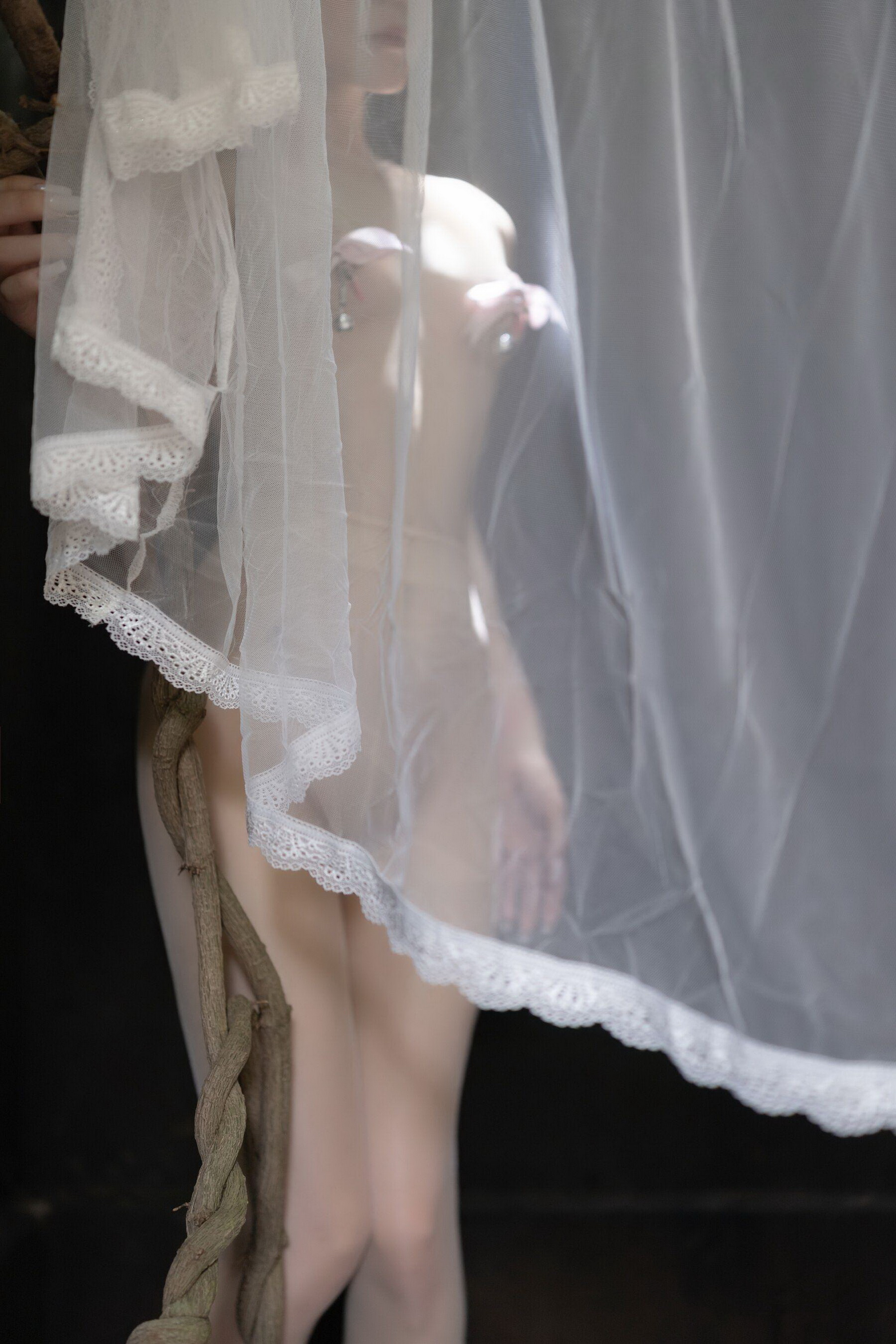 全祼女小雨野外极致露出美女私密写真集