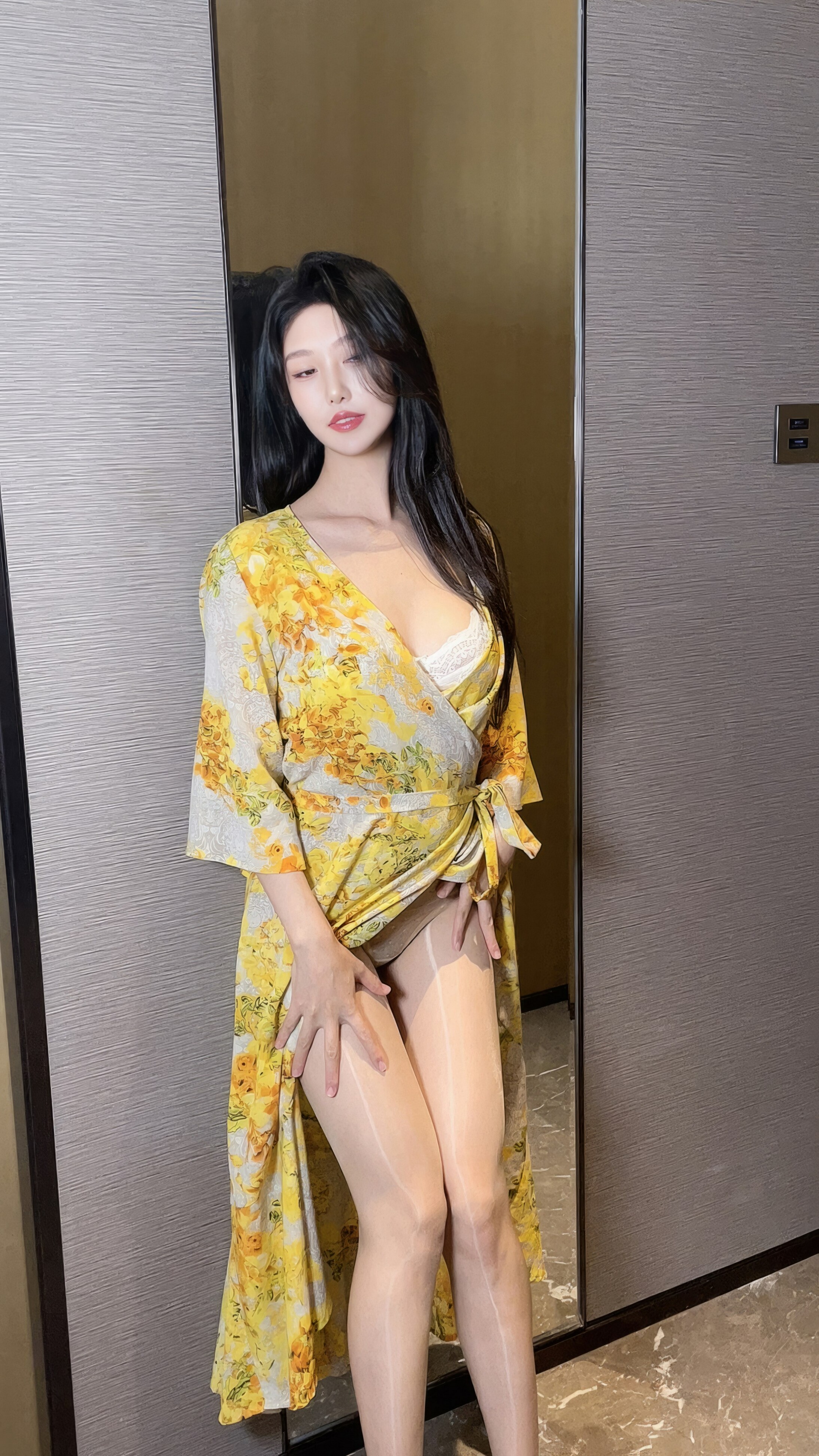 尤果网混血乖巧嫩模依依酥胸娇嫩迷人图片