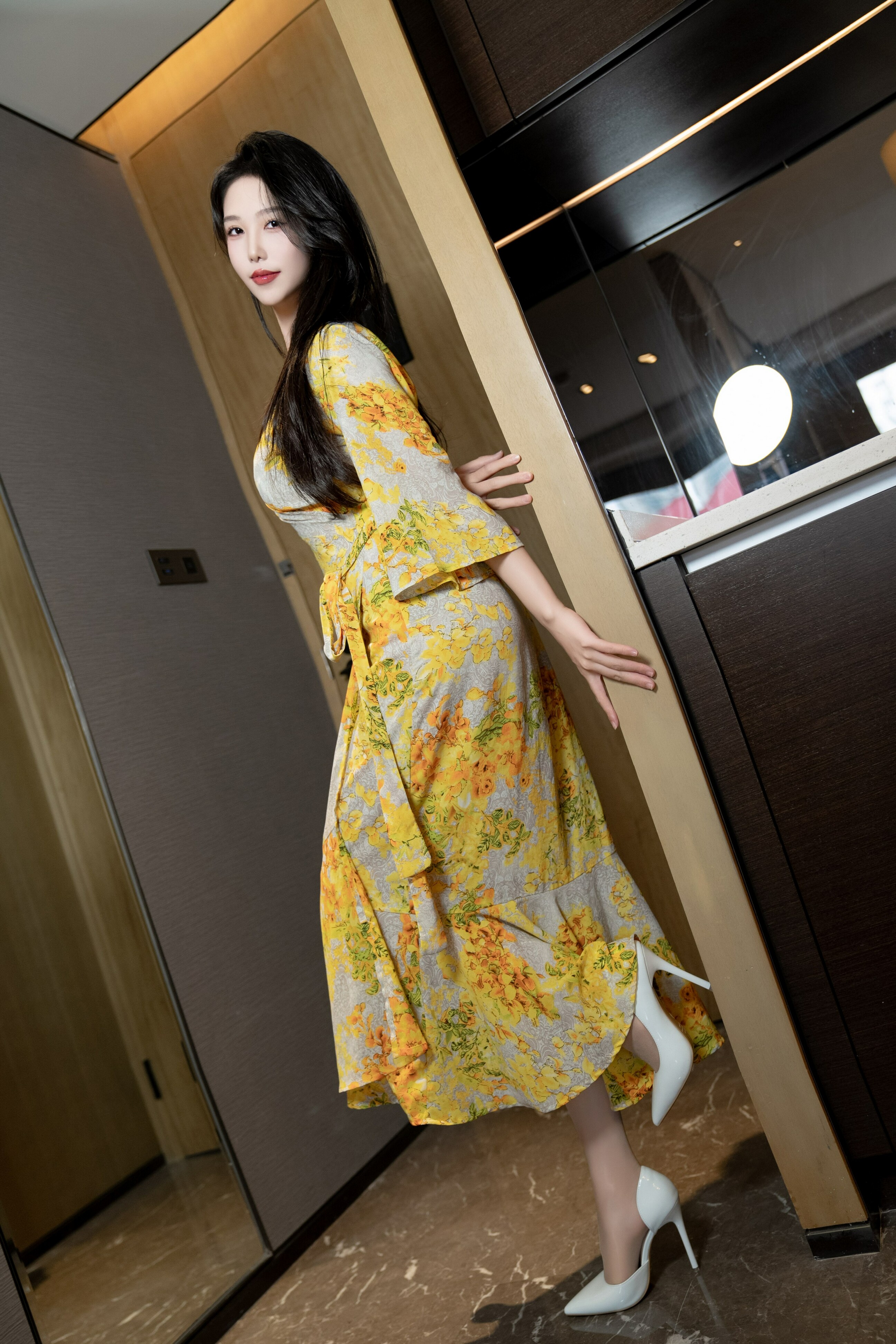 [ROSI写真]学生装蓝色丝袜高清私房照 - 帝王會所網址