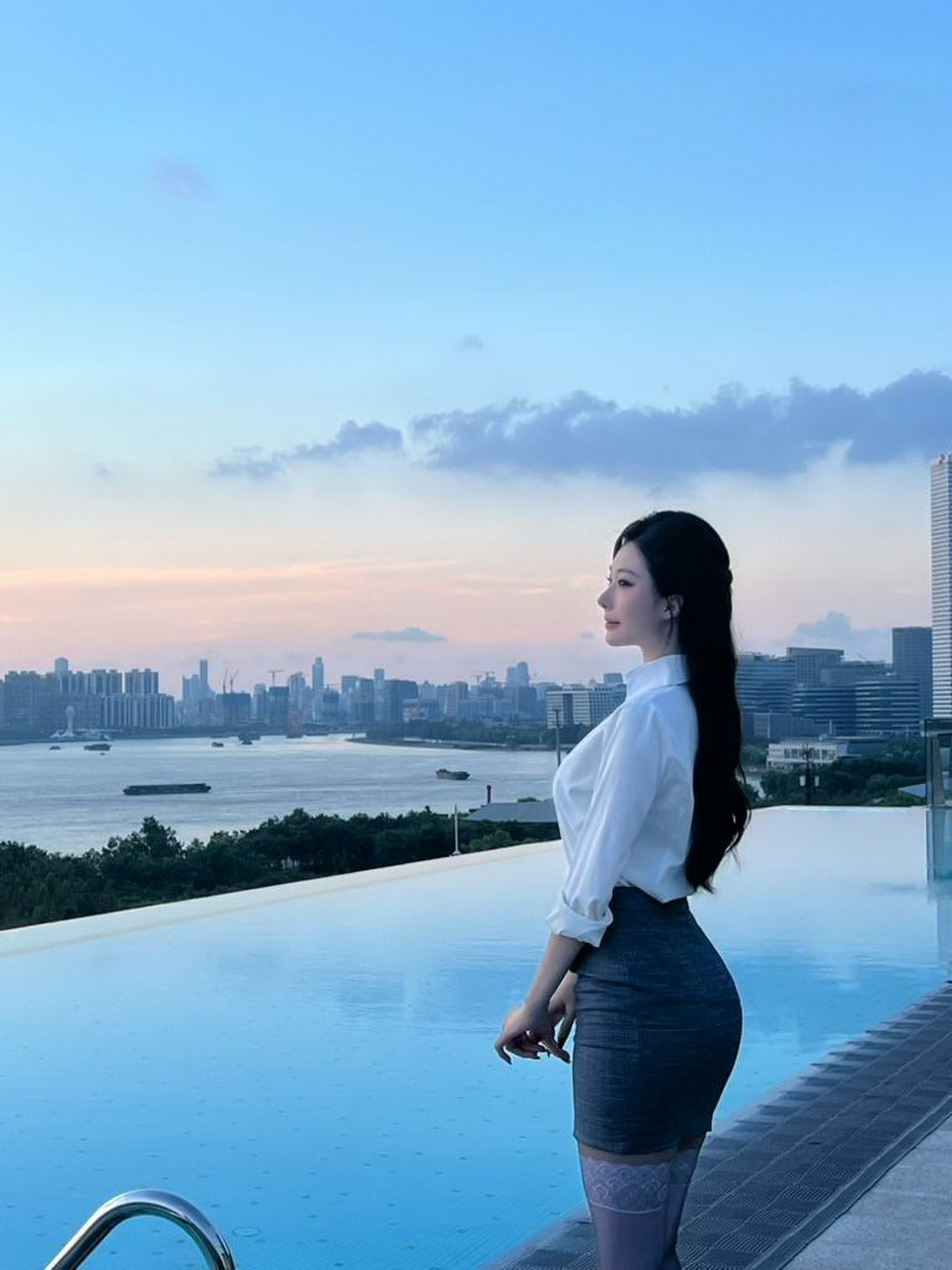 腿张开爱爱爱成人动态图片