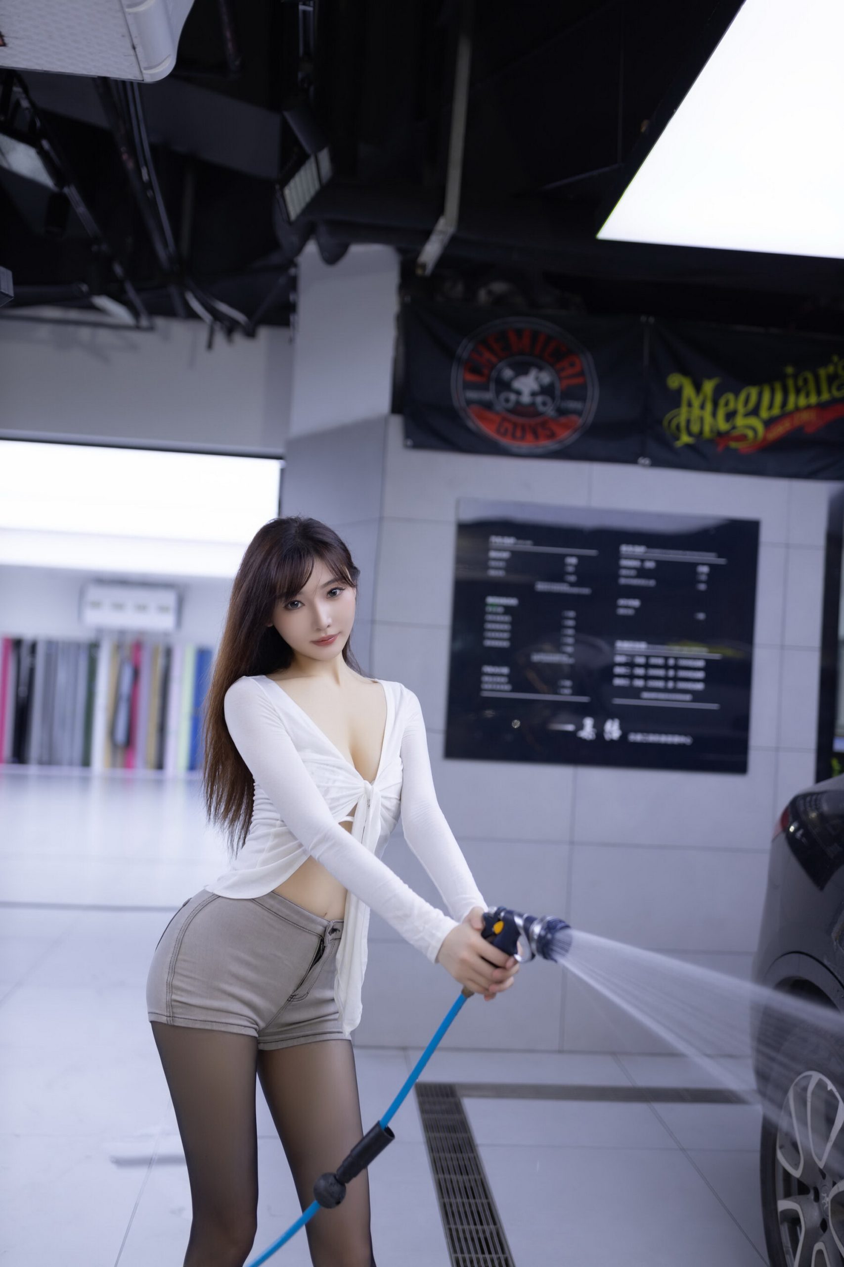 非主流浪漫情侣牵手图片一对