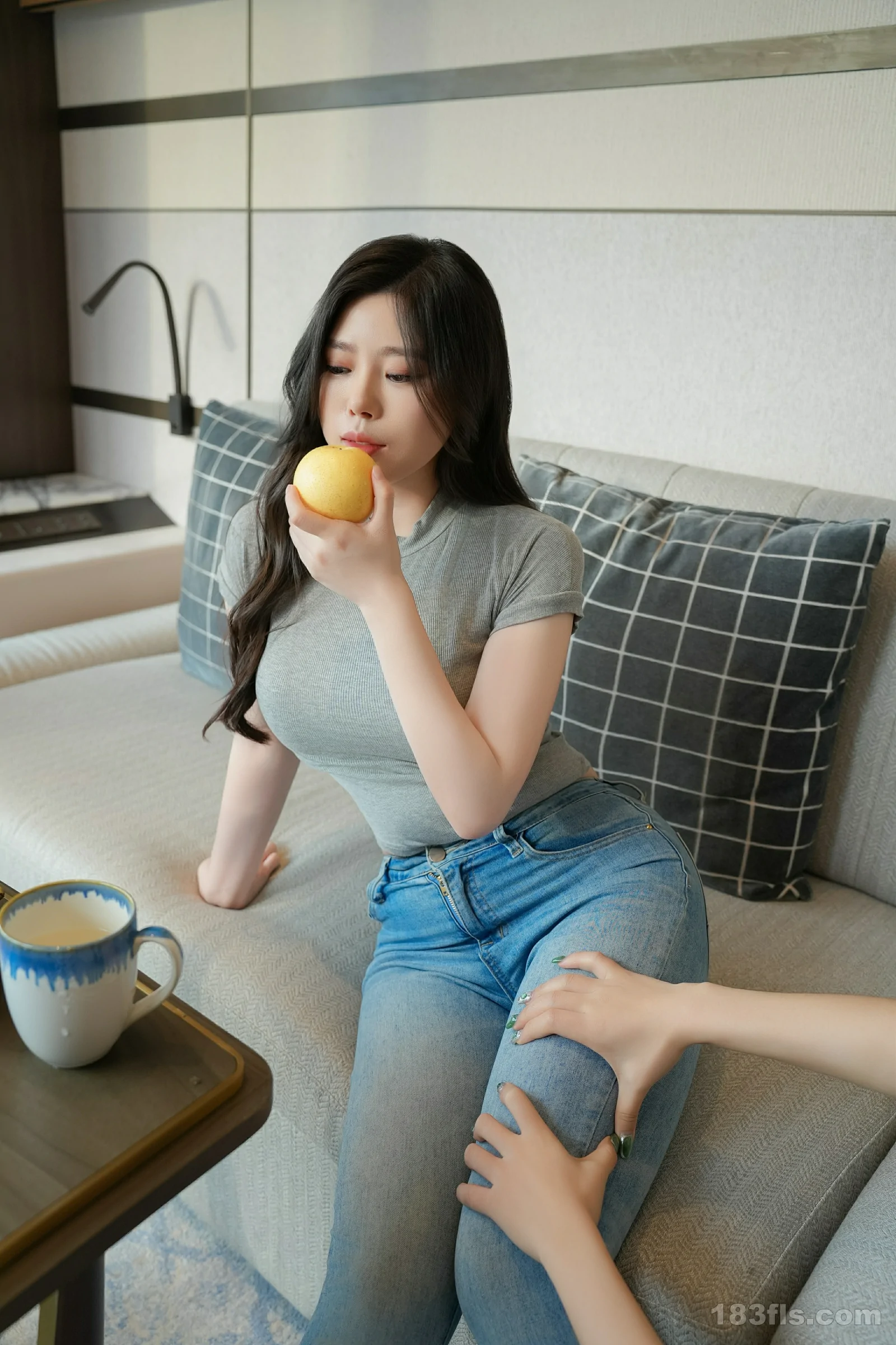 [爱尤物] 翘臀性感大胸美女杨子芯情趣内衣大胆撩人姿态(30)